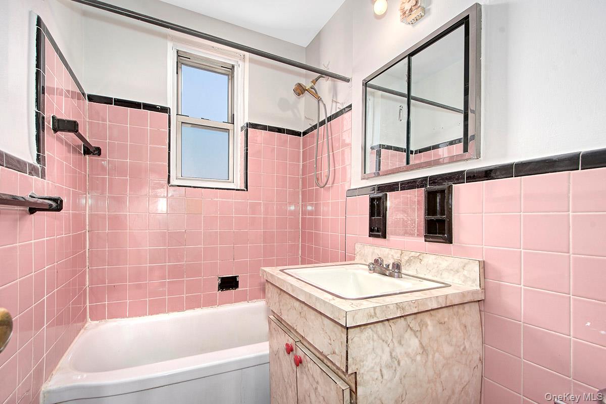 #14 photo, 27-10 Parsons Boulevard, Куинс ‖ Flushing , NY 11354