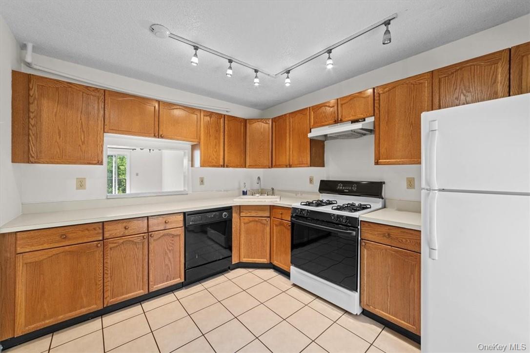 #3 photo, 6 Cumberland Court, Peekskill , NY 10566