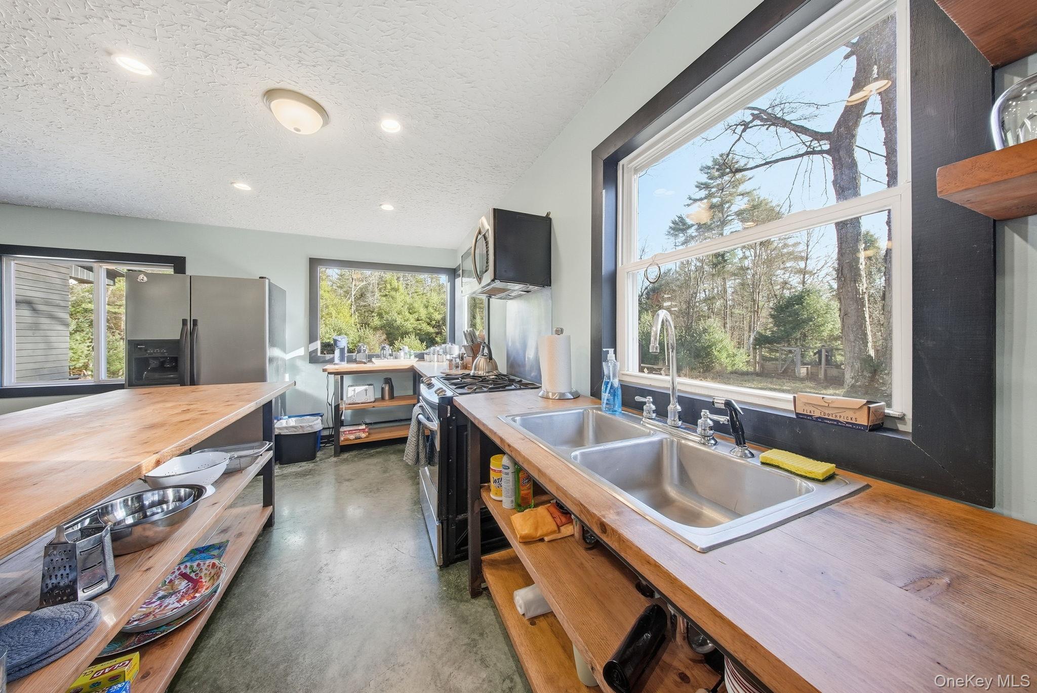 #13 photo, 136 Yulan Barryville Road, 纽约州 Barryville , NY 12719