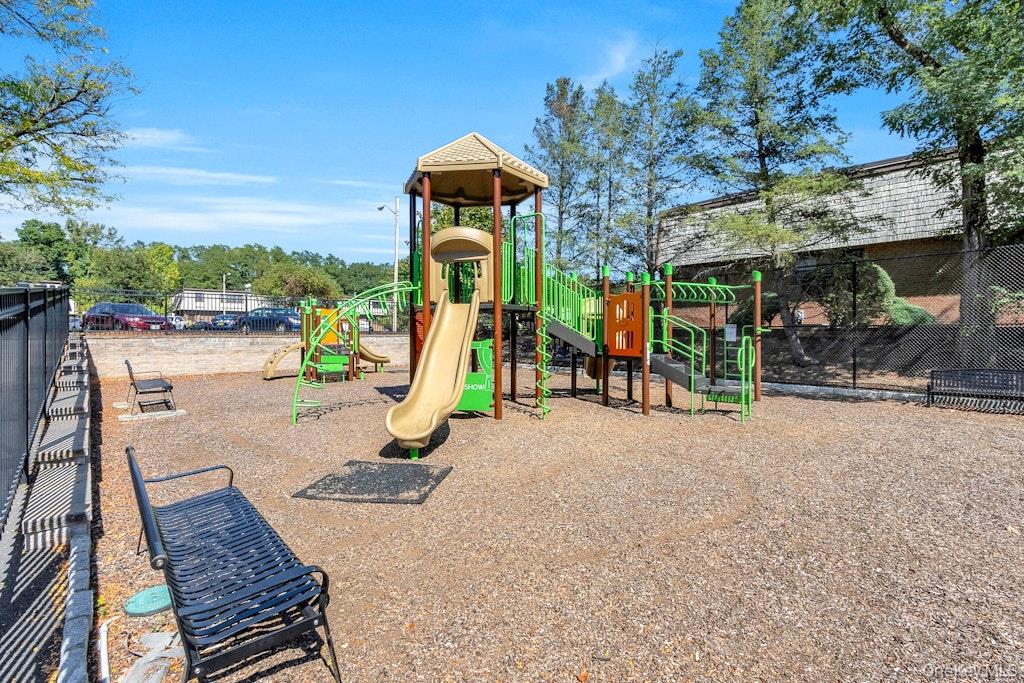 #3 photo, 10 Heritage Drive, New City , NY 10956