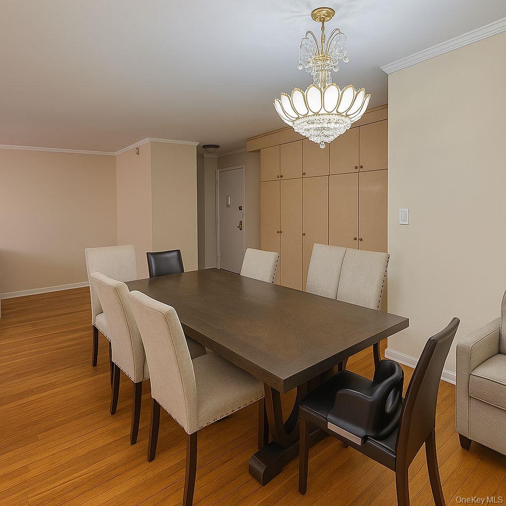 #1 photo, 141-05 Pershing Crescent, קווינס Briarwood , NY 11435