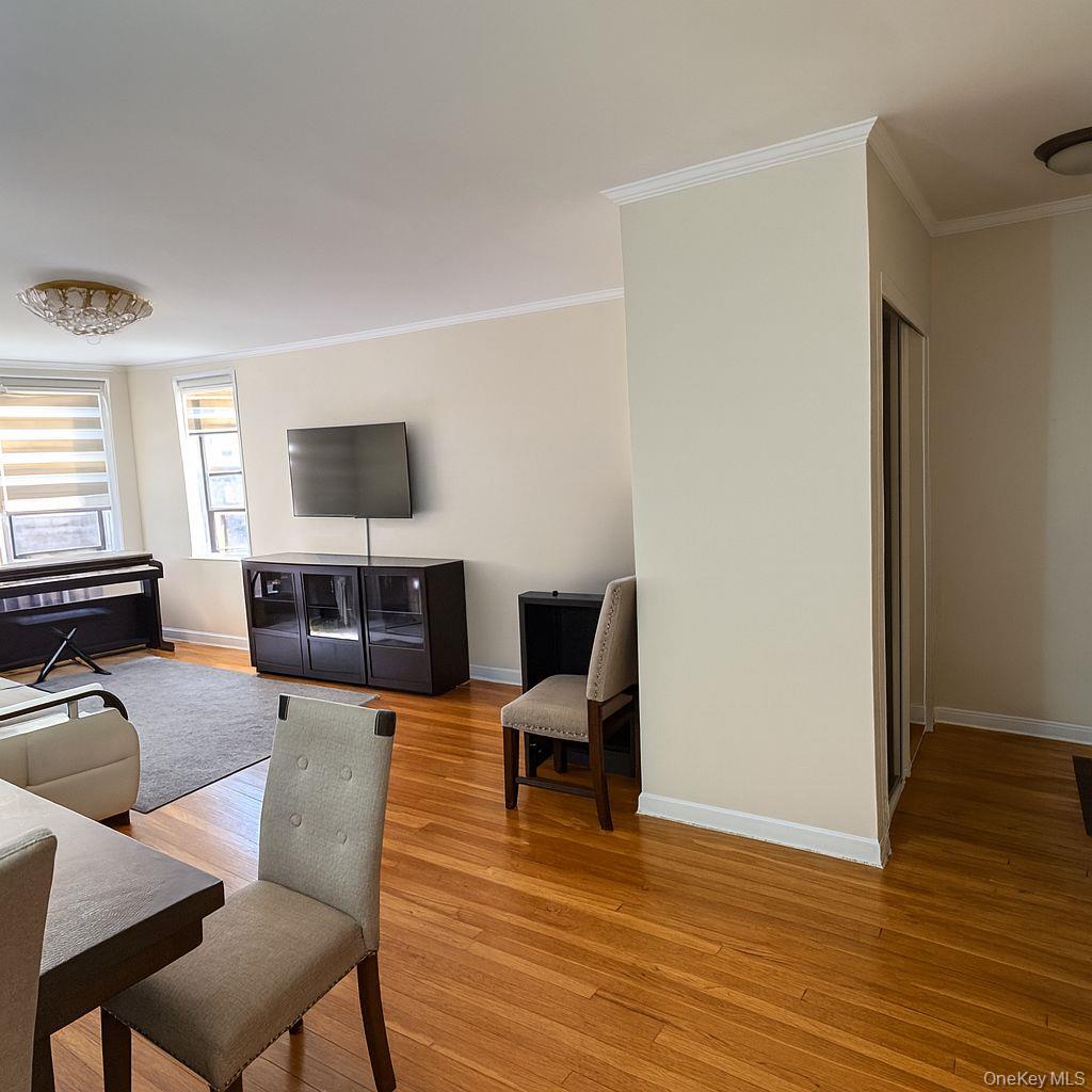 #3 photo, 141-05 Pershing Crescent, קווינס Briarwood , NY 11435