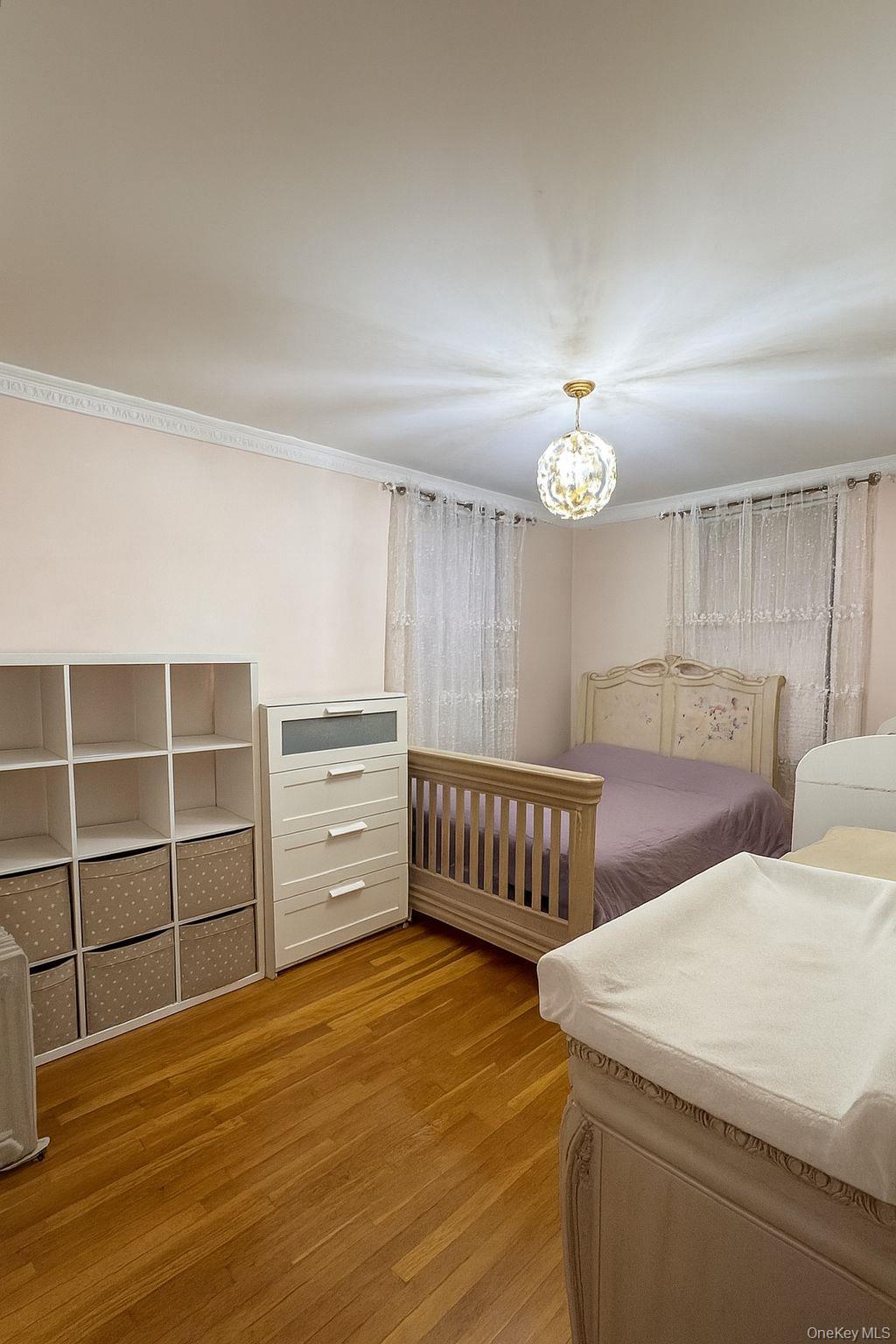 #7 photo, 141-05 Pershing Crescent, קווינס Briarwood , NY 11435