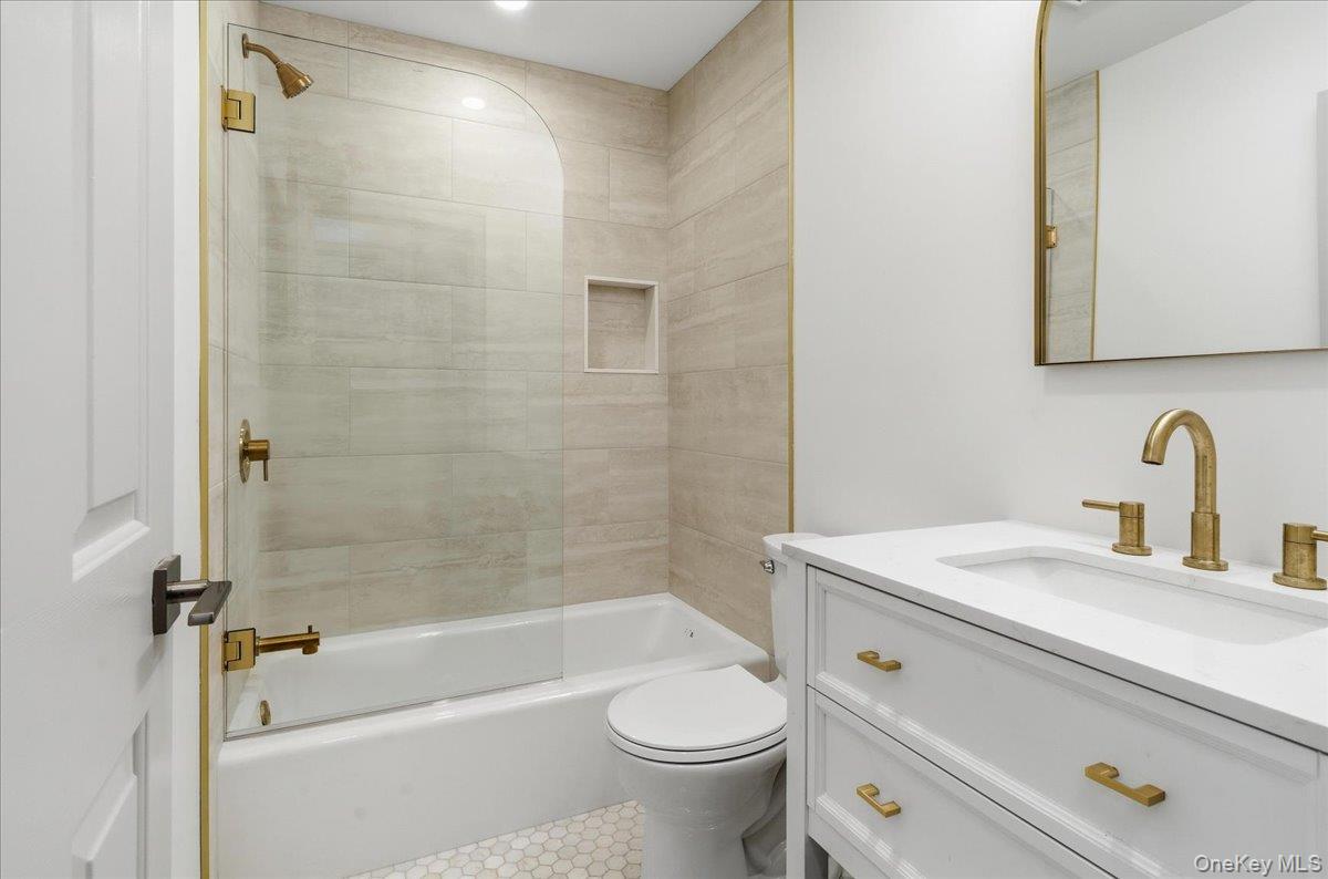 #8 photo, 336 2nd Street Street, Greenport , NY 11944