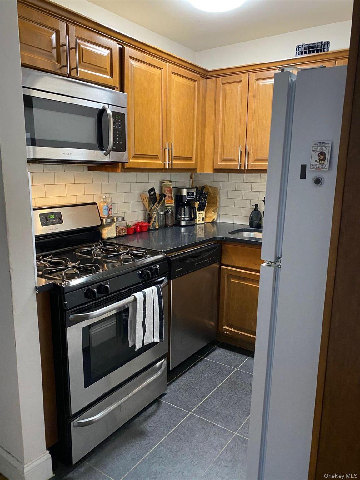 #6 photo, 381 Chauncey Street, Brooklyn , NY 11233