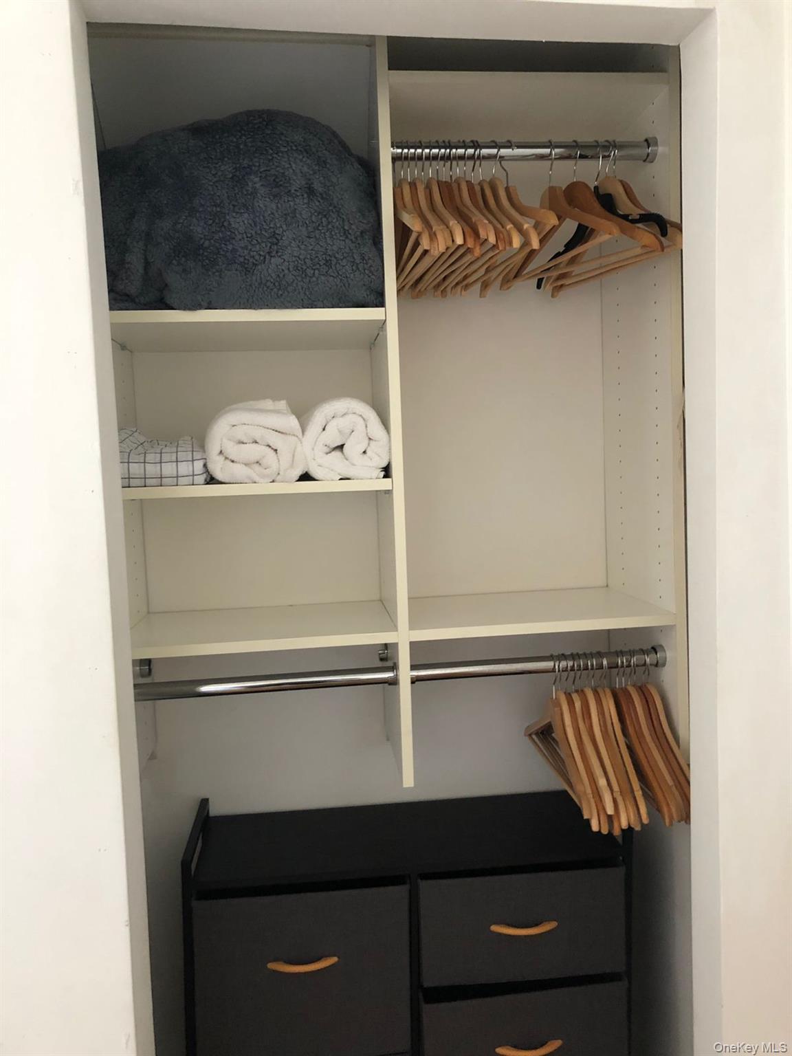 #7 photo, 381 Chauncey Street, Brooklyn , NY 11233