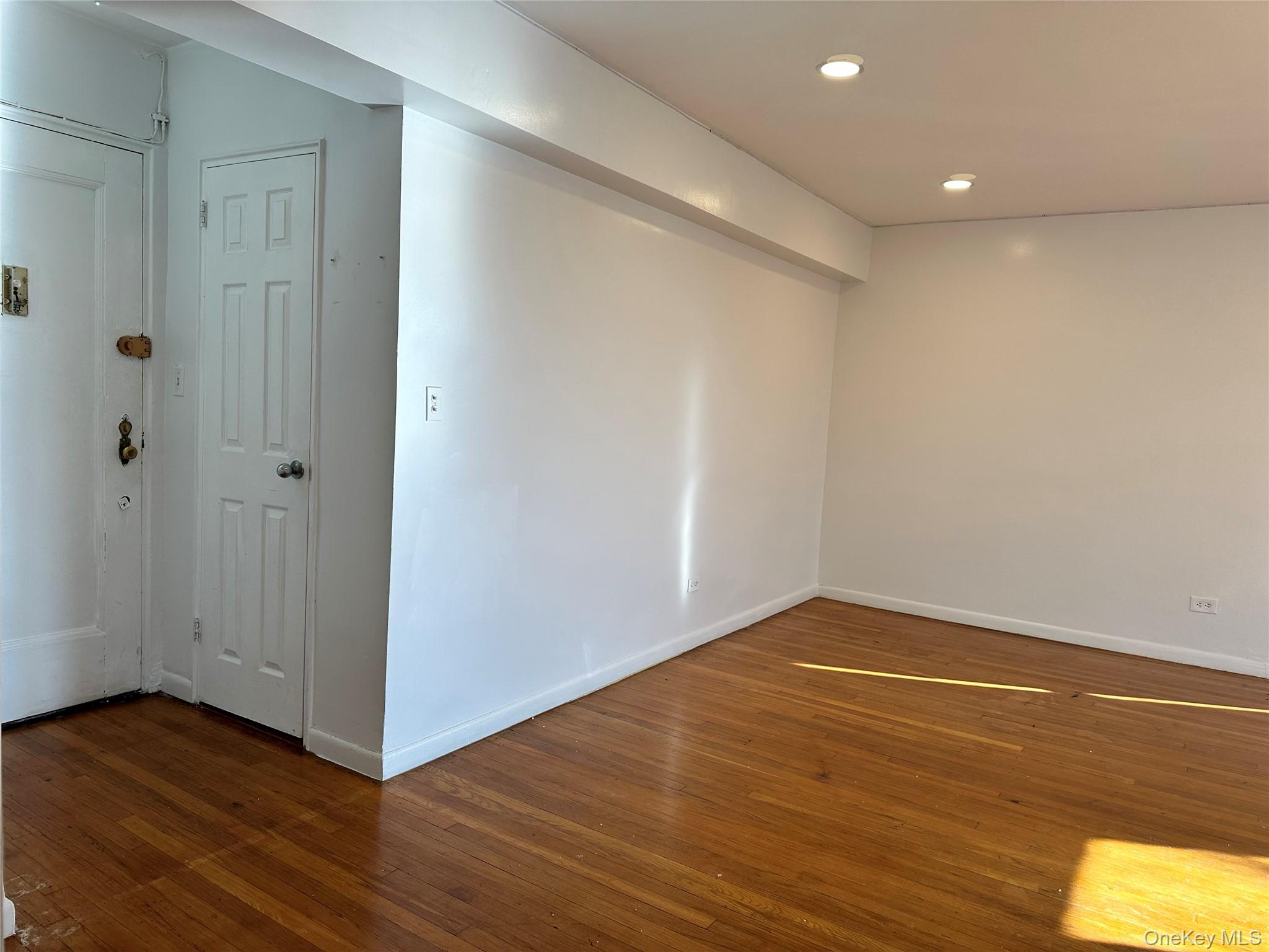 #8 photo, 150-29 72 Garden, קווינס Kew Garden Hills , NY 11367