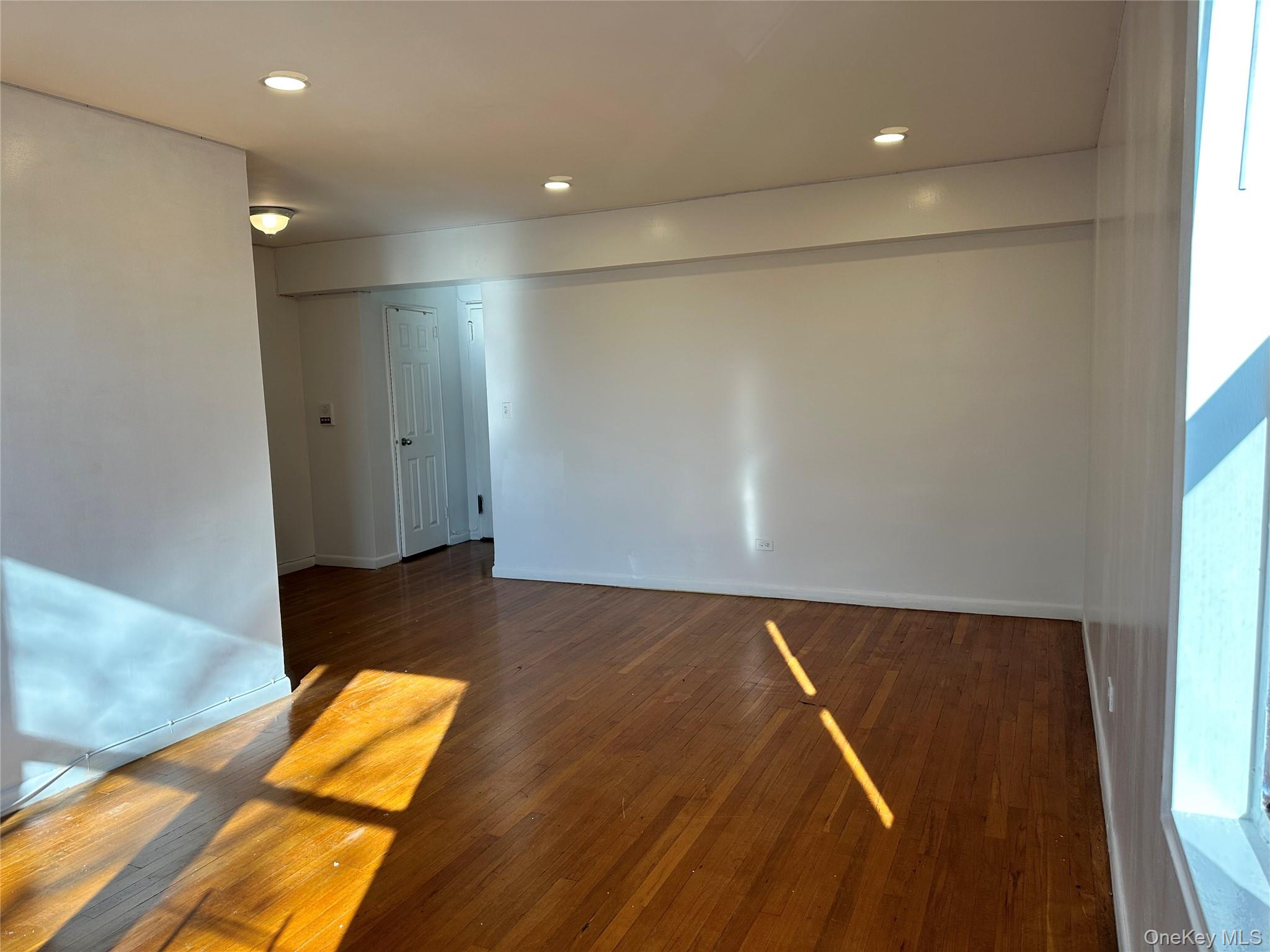 #9 photo, 150-29 72 Garden, קווינס Kew Garden Hills , NY 11367