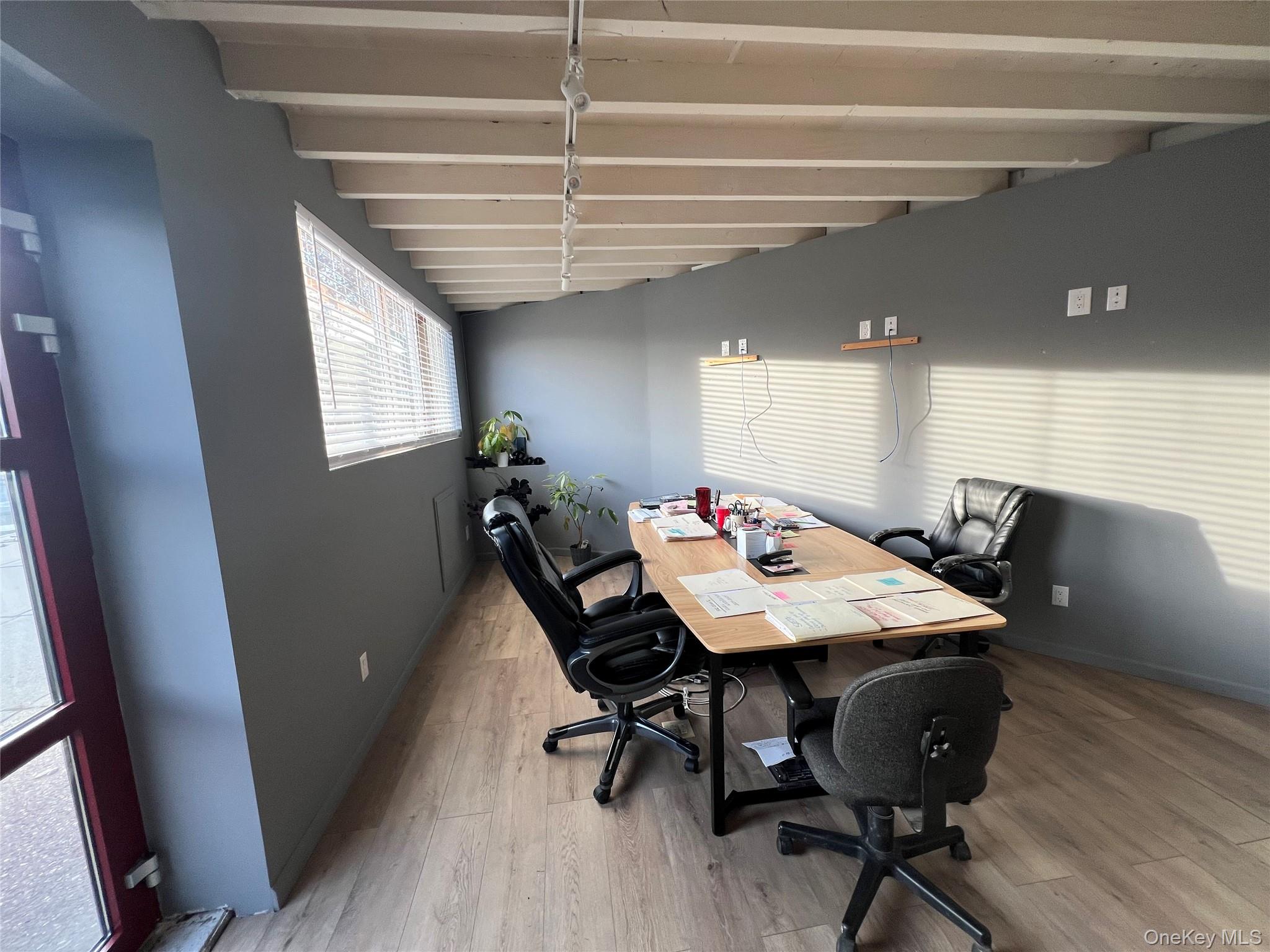 #3 photo, 60-75 Eliot Ave, קווינס Maspeth , NY 11378