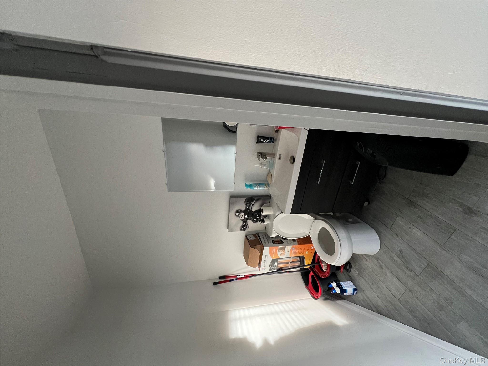 #4 photo, 60-75 Eliot Ave, קווינס Maspeth , NY 11378