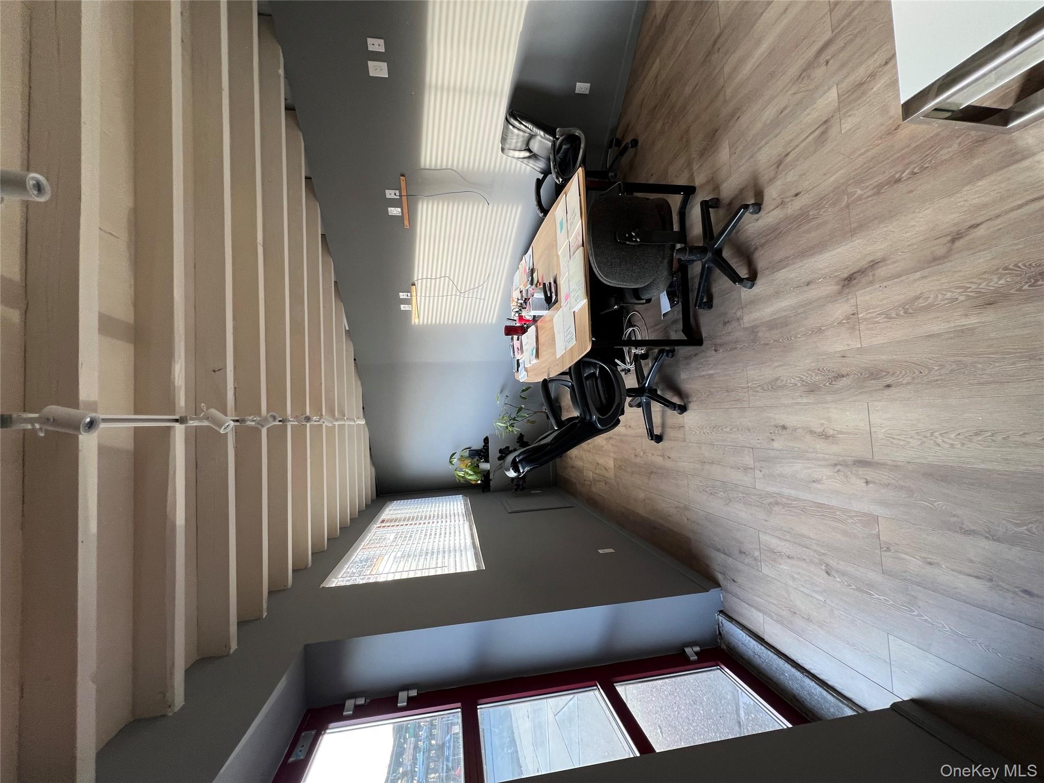 #5 photo, 60-75 Eliot Ave, קווינס Maspeth , NY 11378