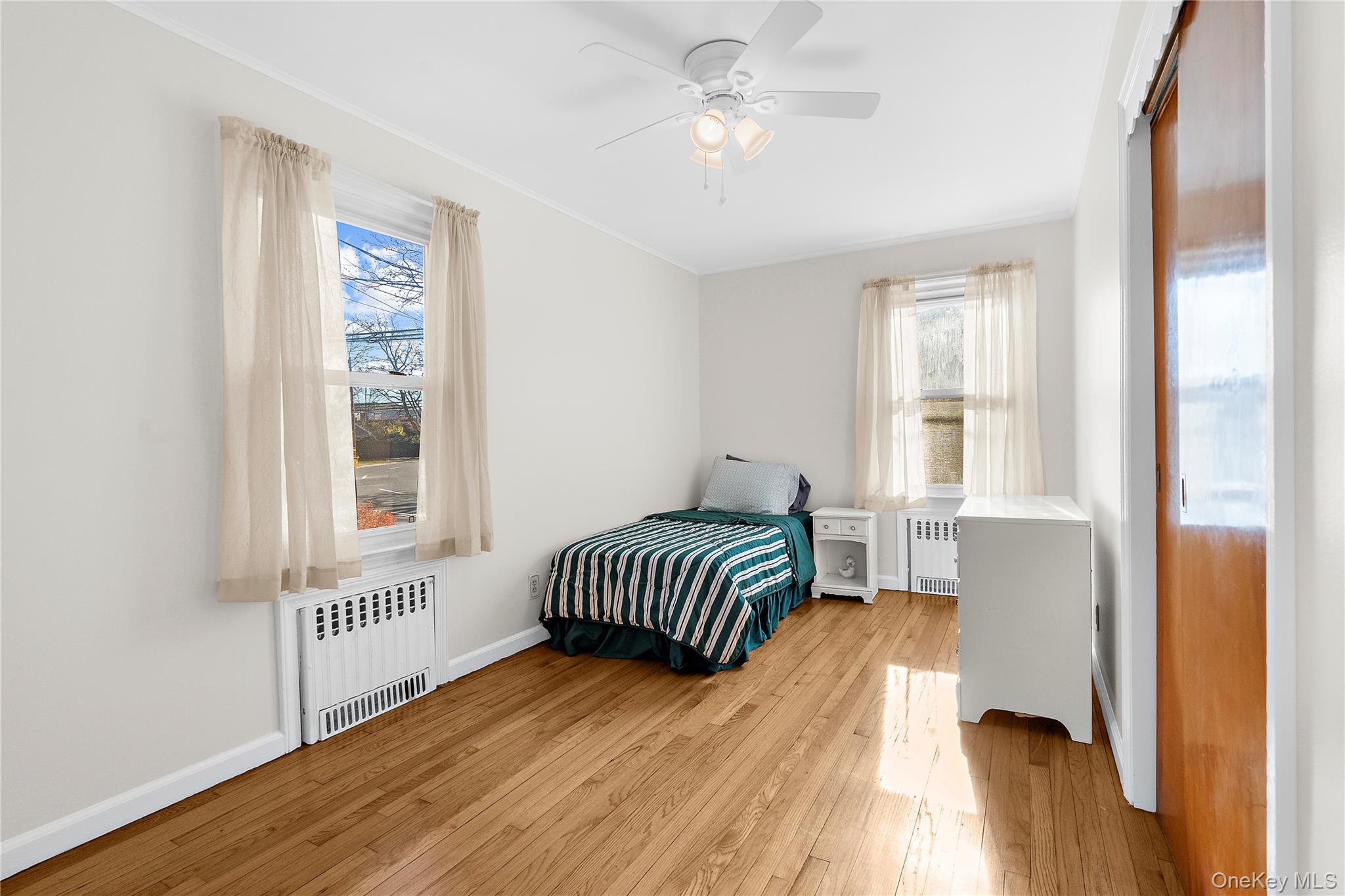 #11 photo, 27 Simon Street, Babylon , NY 11702