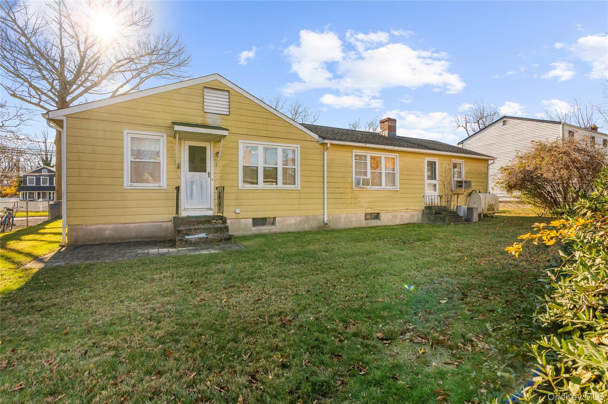 #17 photo, 27 Simon Street, Babylon , NY 11702