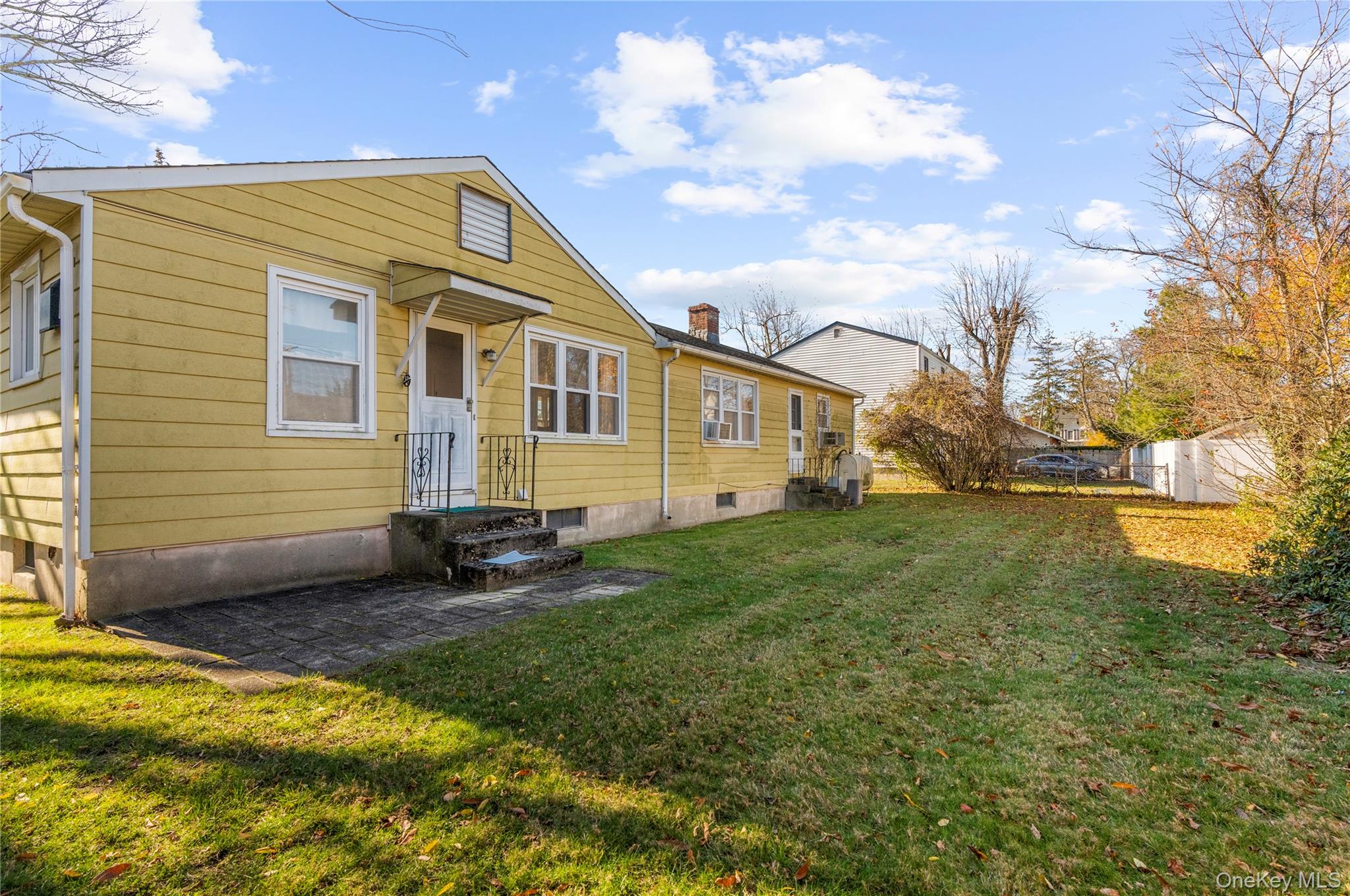 #18 photo, 27 Simon Street, Babylon , NY 11702