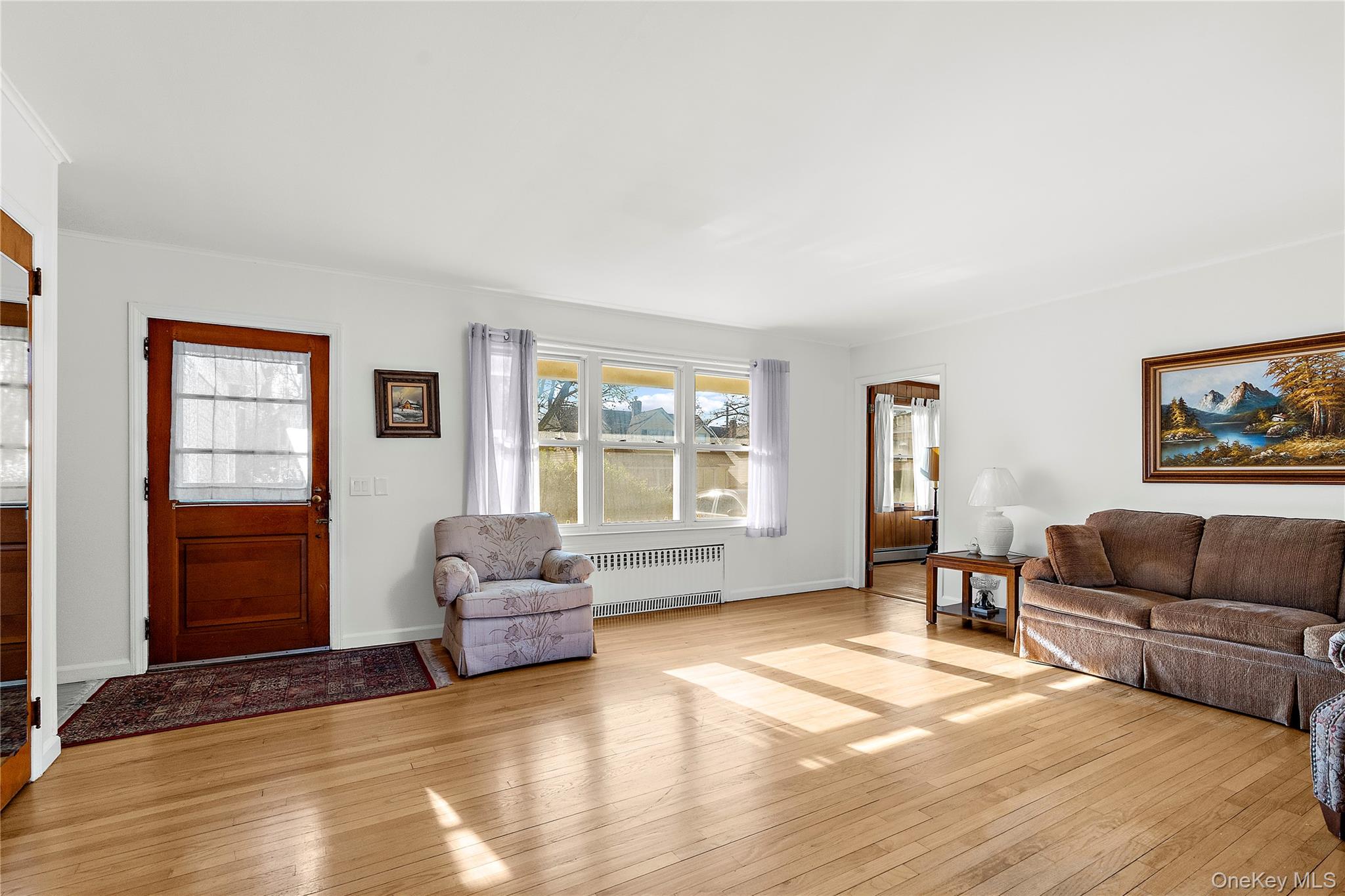 #3 photo, 27 Simon Street, Babylon , NY 11702