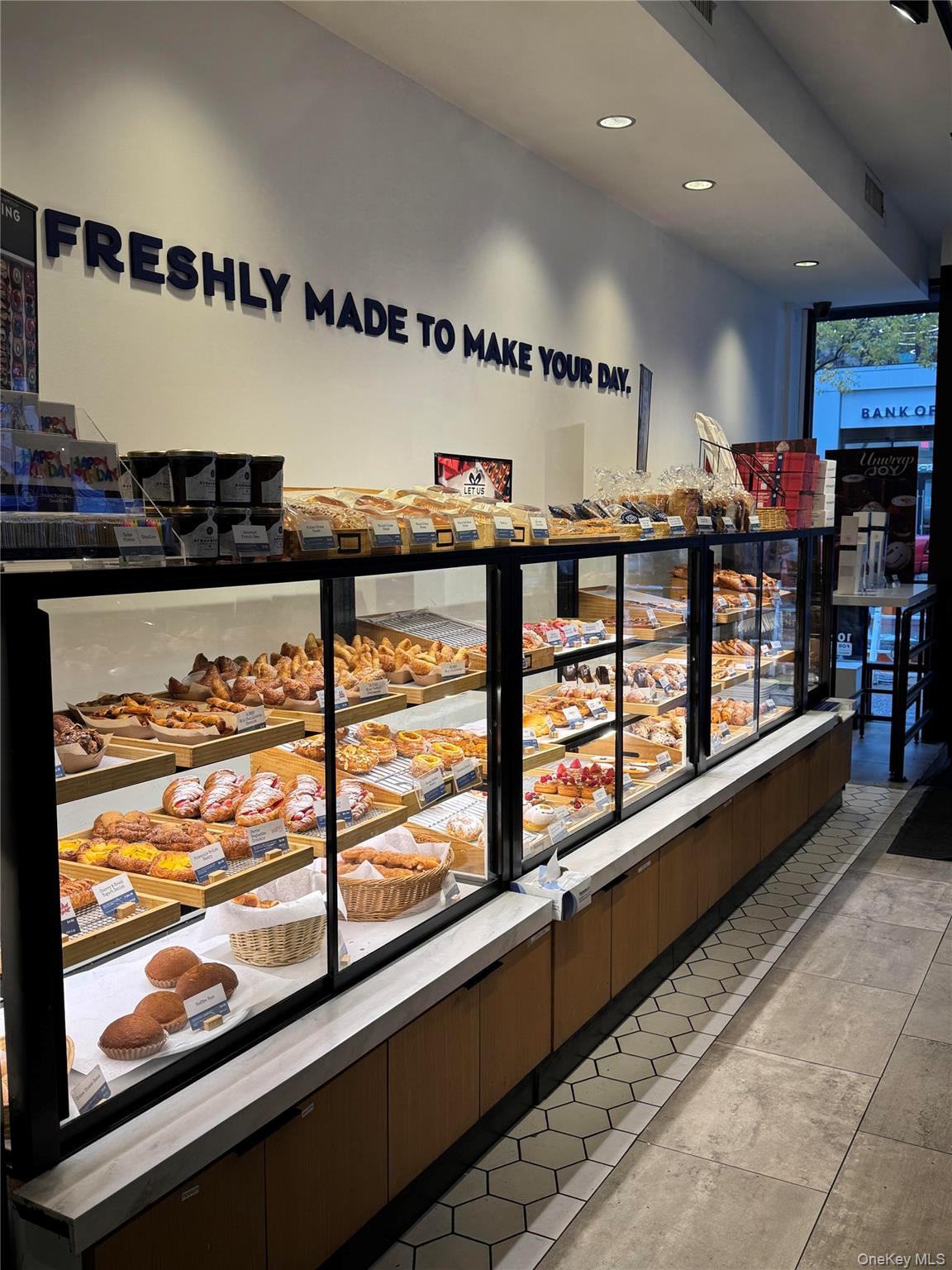 #3 photo, 22-20 31 Street, קווינס Astoria , NY 11105