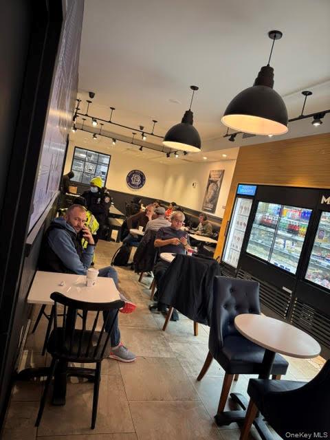 #5 photo, 22-20 31 Street, קווינס Astoria , NY 11105