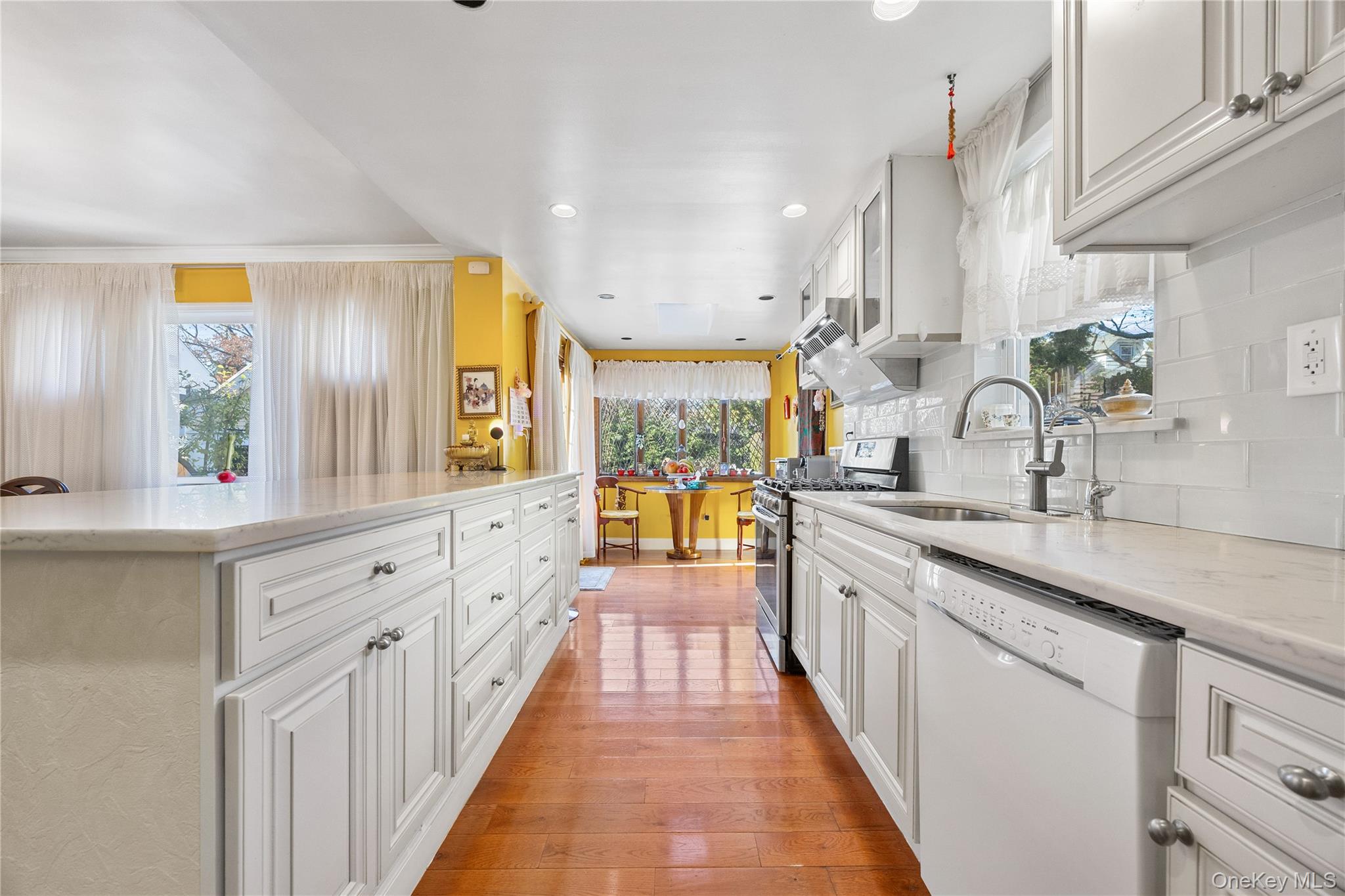 #8 photo, 32-24 157th Street, 플러싱 Flushing , NY 11354