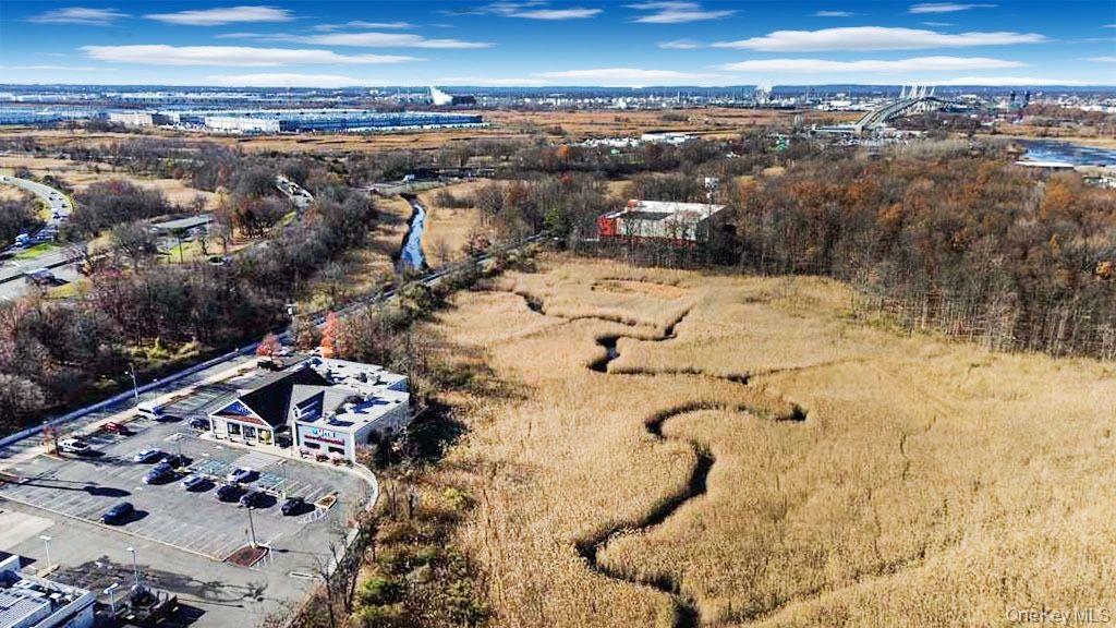 #4 photo, 1105 Goethals Road N, Staten Island , NY 10303