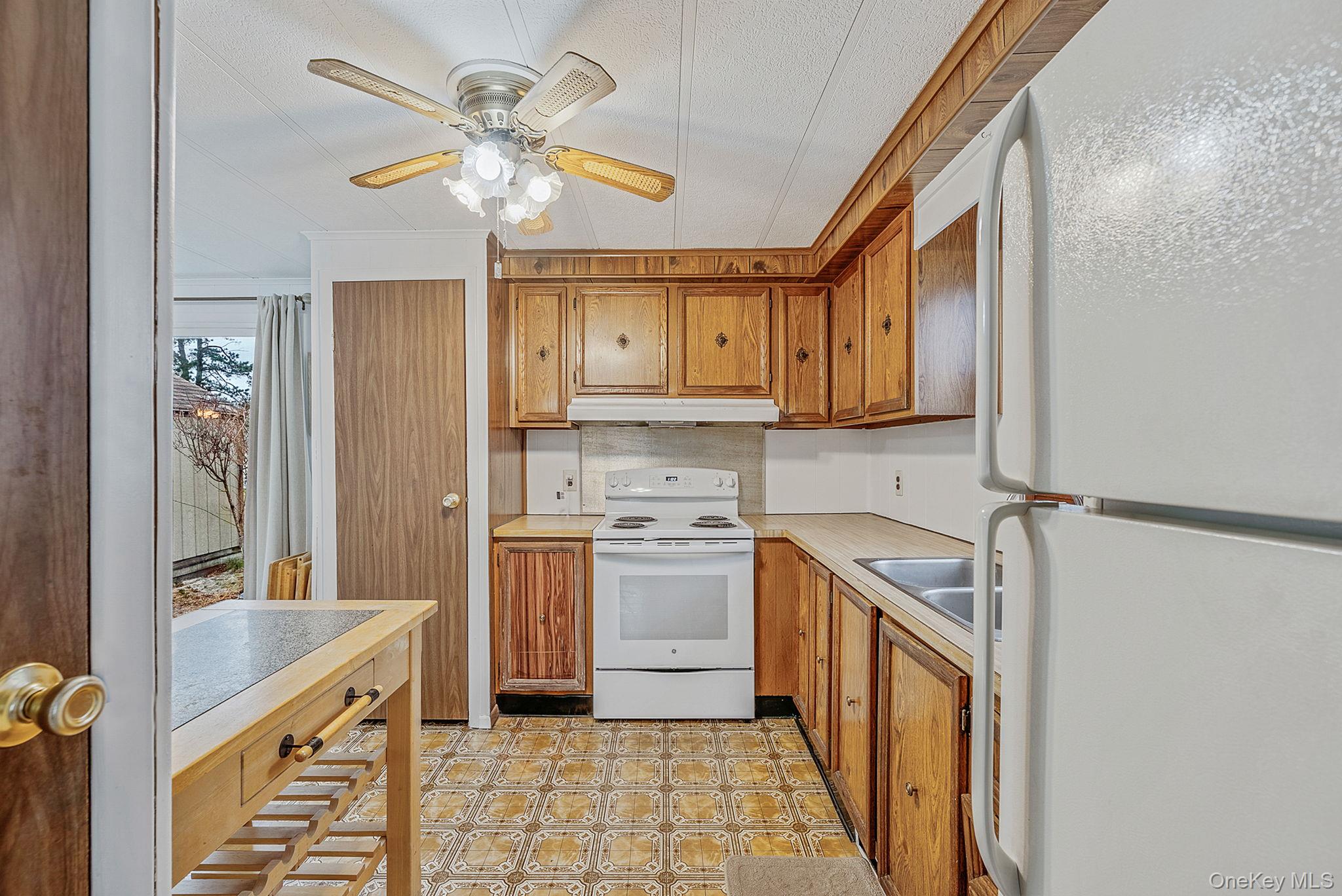 #7 photo, 22 Limetree Drive, Manorville , NY 11949