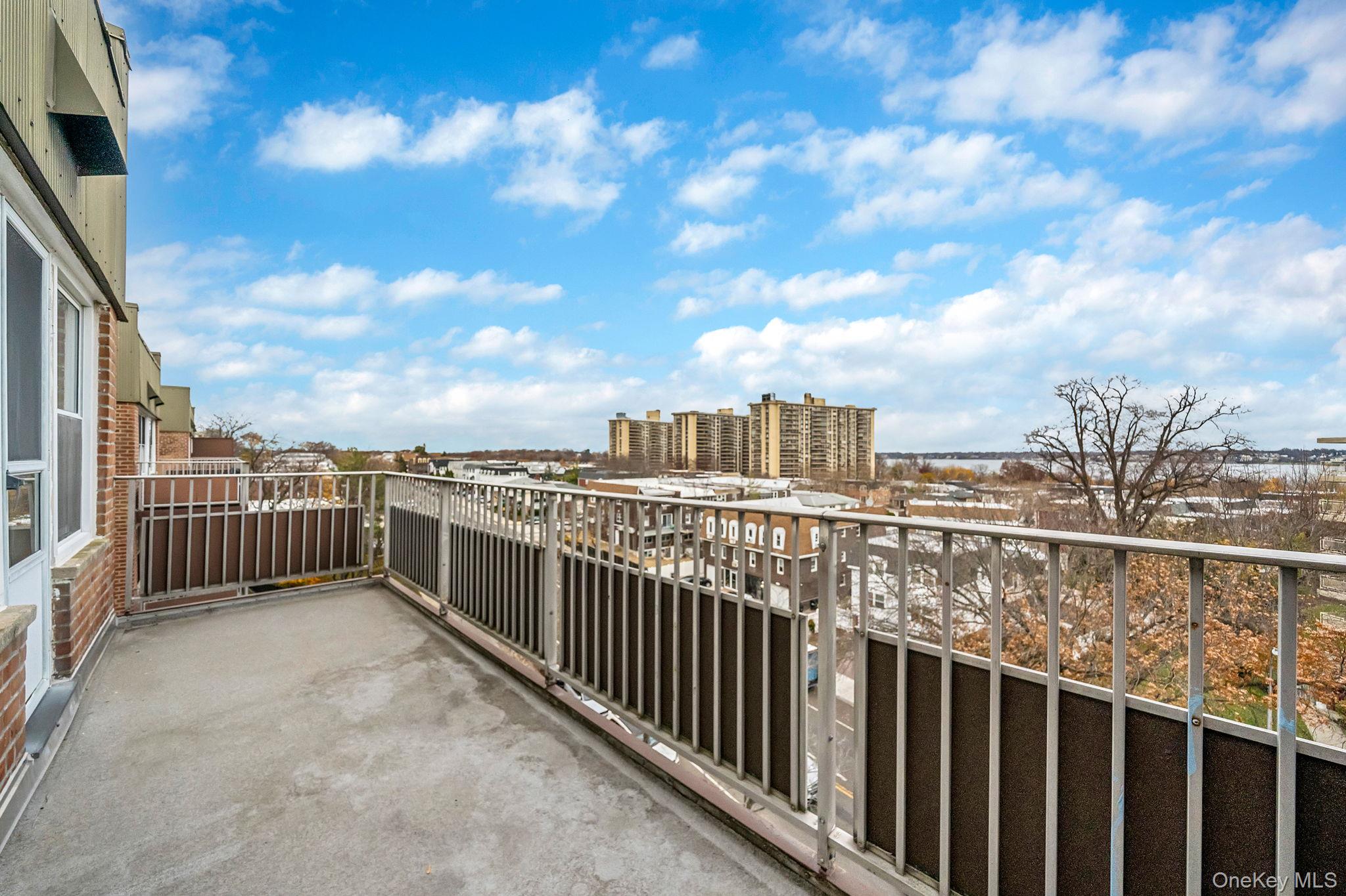 #12 photo, 23-20 Bell Boulevard, Куинс ‖ Bayside , NY 11360