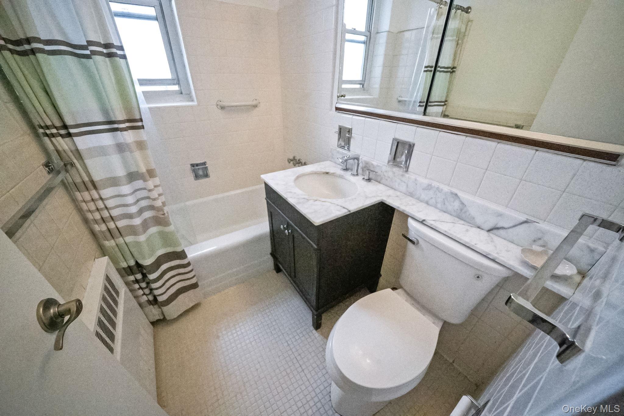 #14 photo, 23-20 Bell Boulevard, Куинс ‖ Bayside , NY 11360