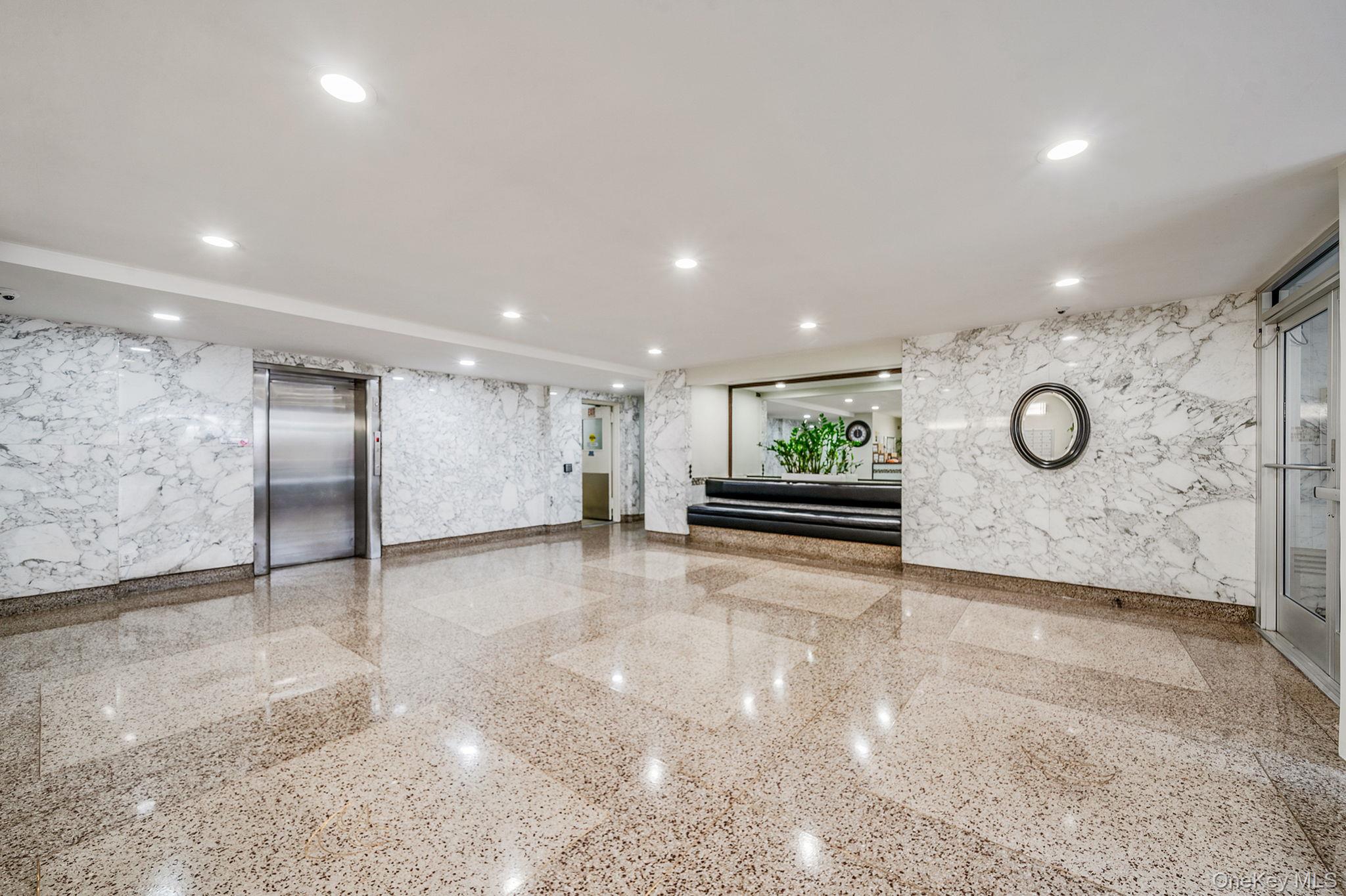 #17 photo, 23-20 Bell Boulevard, Куинс ‖ Bayside , NY 11360