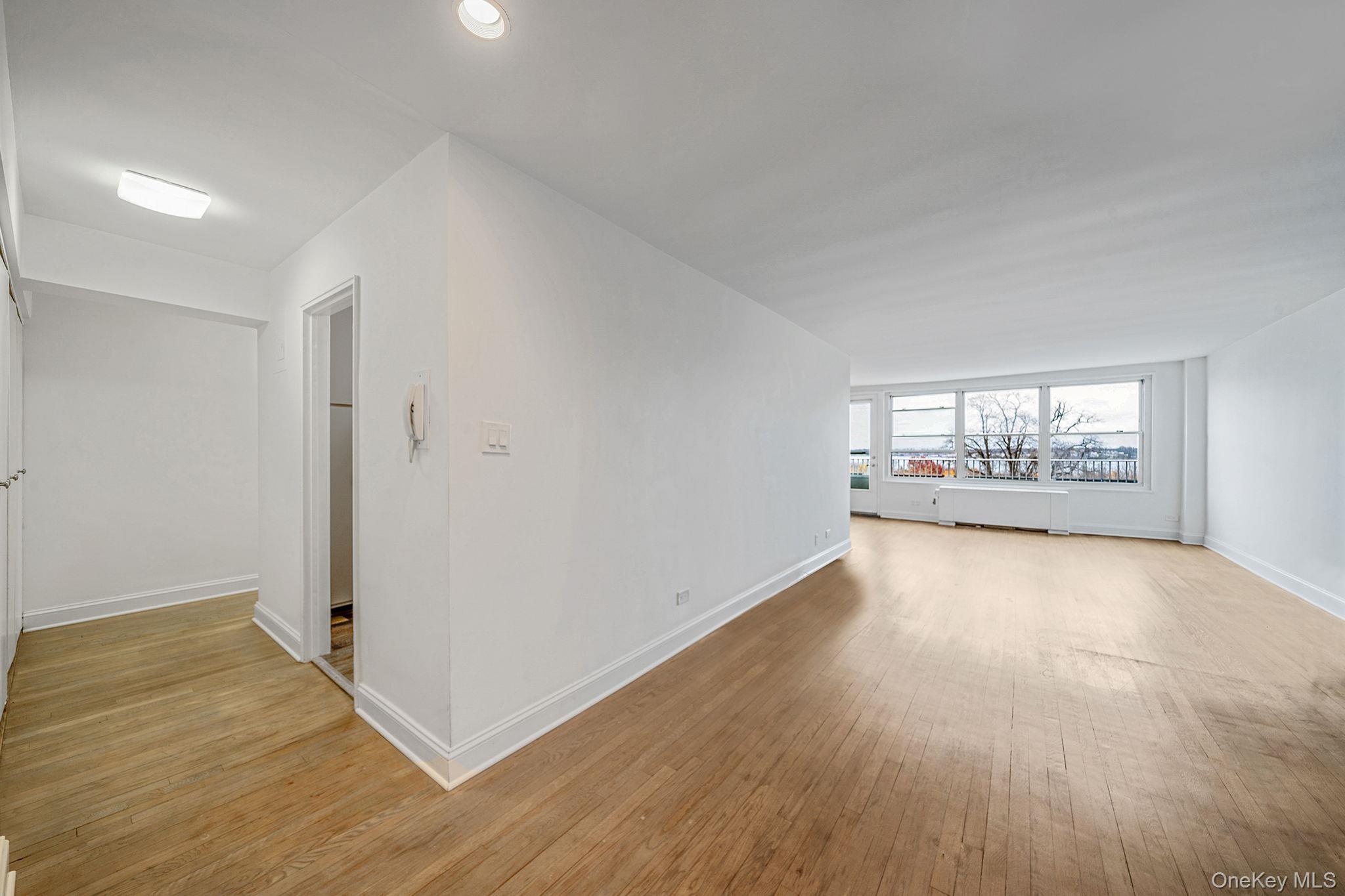 #2 photo, 23-20 Bell Boulevard, Куинс ‖ Bayside , NY 11360