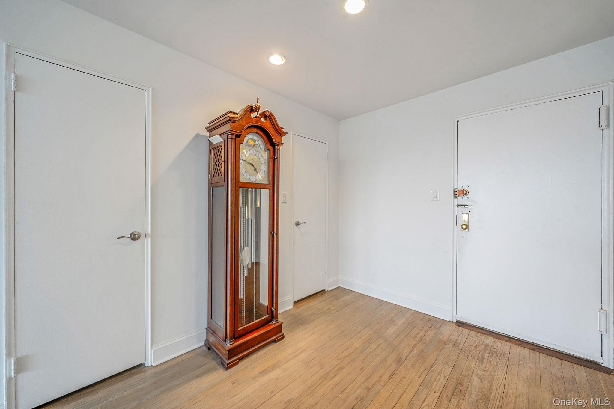 #3 photo, 23-20 Bell Boulevard, Куинс ‖ Bayside , NY 11360