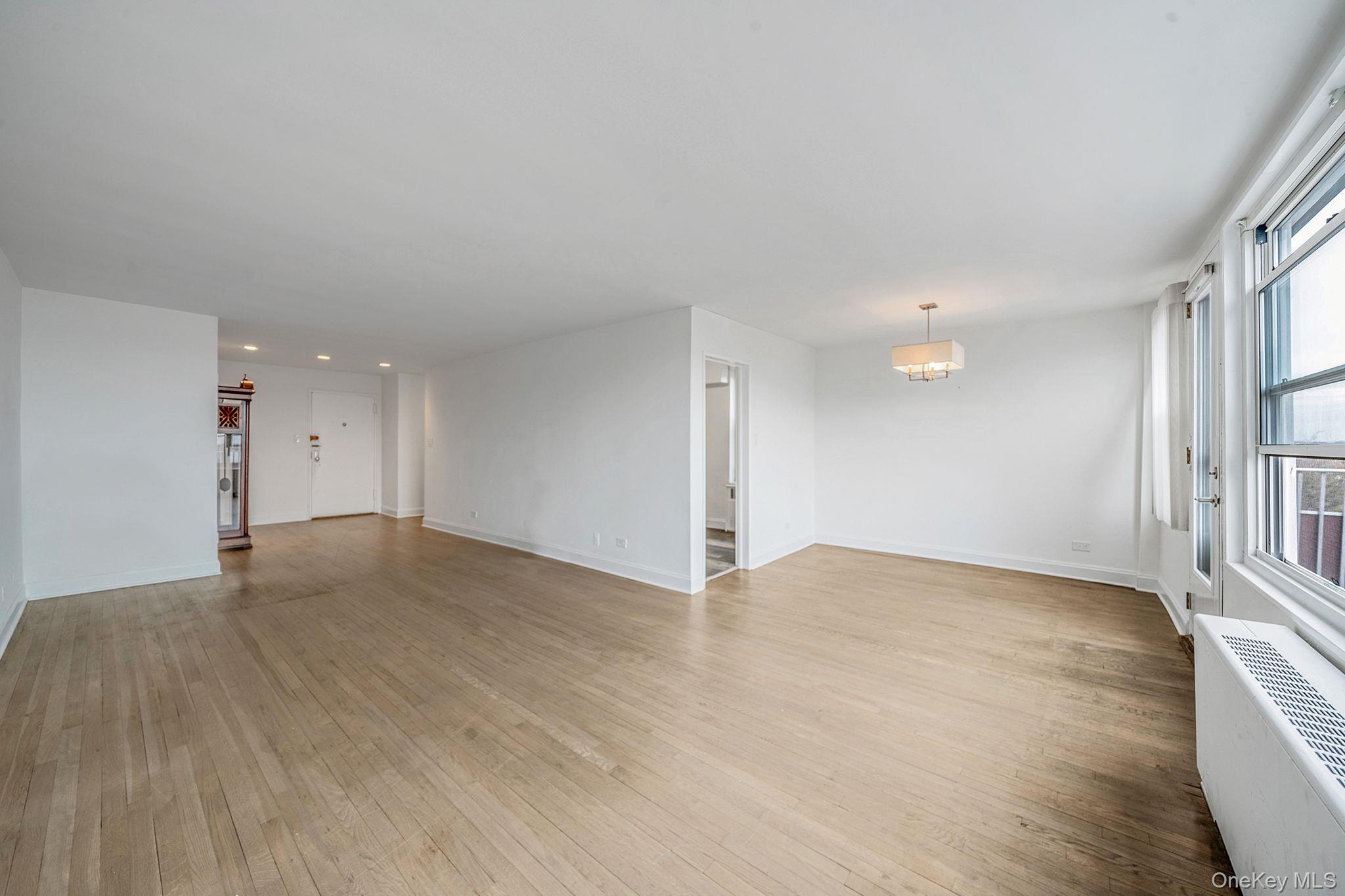 #6 photo, 23-20 Bell Boulevard, Куинс ‖ Bayside , NY 11360