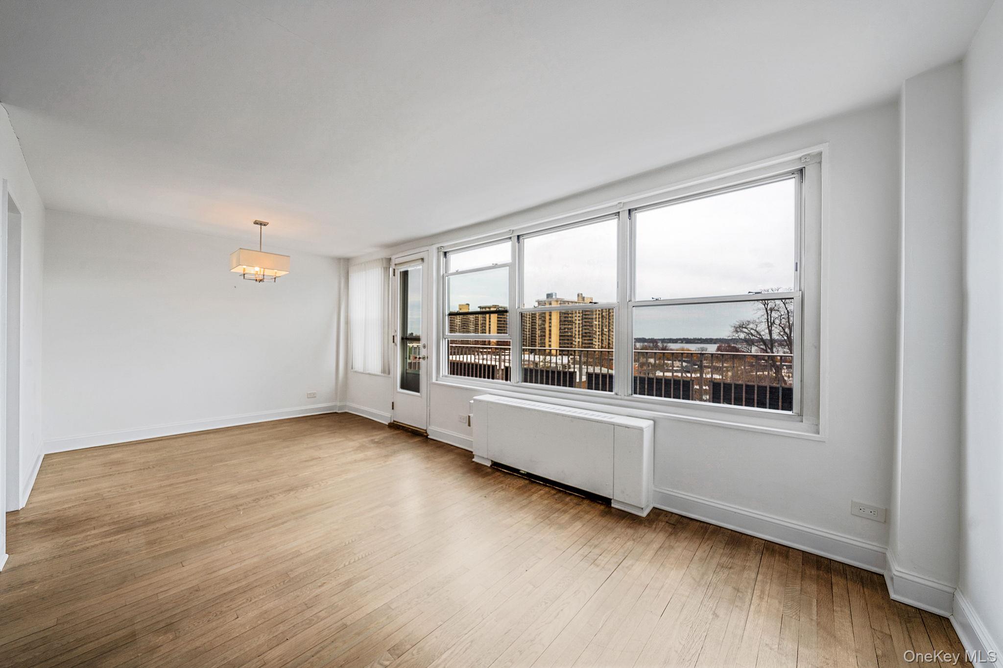 #7 photo, 23-20 Bell Boulevard, Куинс ‖ Bayside , NY 11360