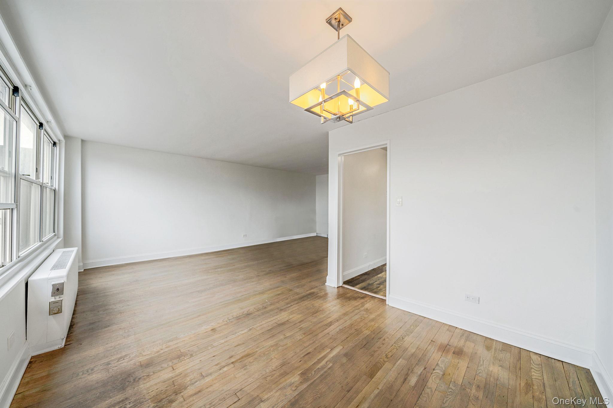 #9 photo, 23-20 Bell Boulevard, Куинс ‖ Bayside , NY 11360