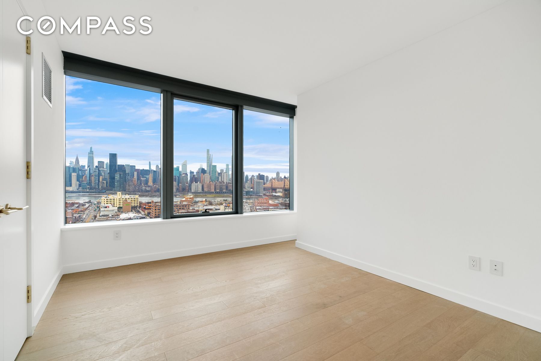 #11 photo, 3 Court Square, Long Island City , NY 11101