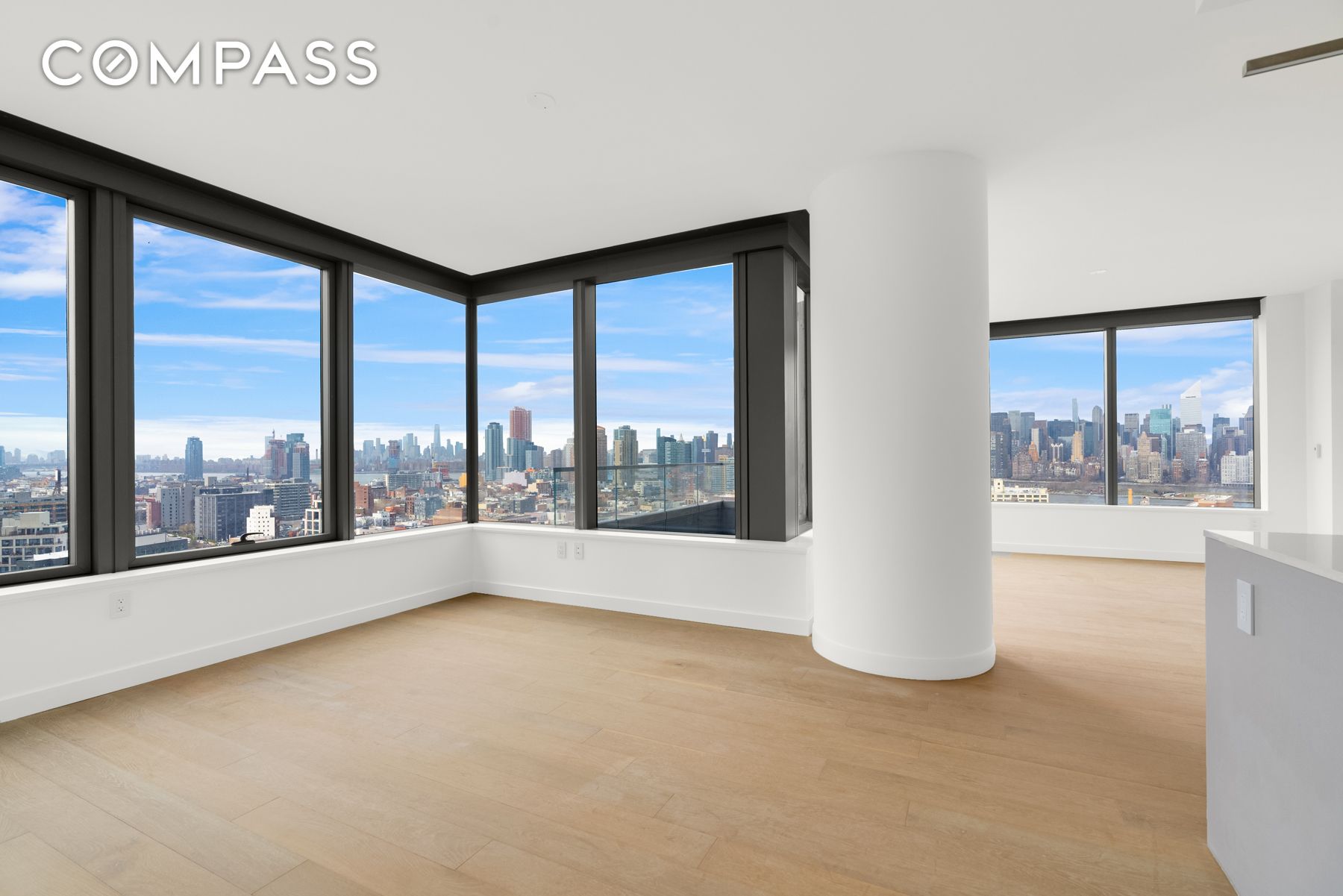 #12 photo, 3 Court Square, Long Island City , NY 11101