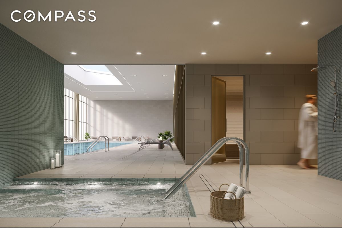 #16 photo, 3 Court Square, Long Island City , NY 11101