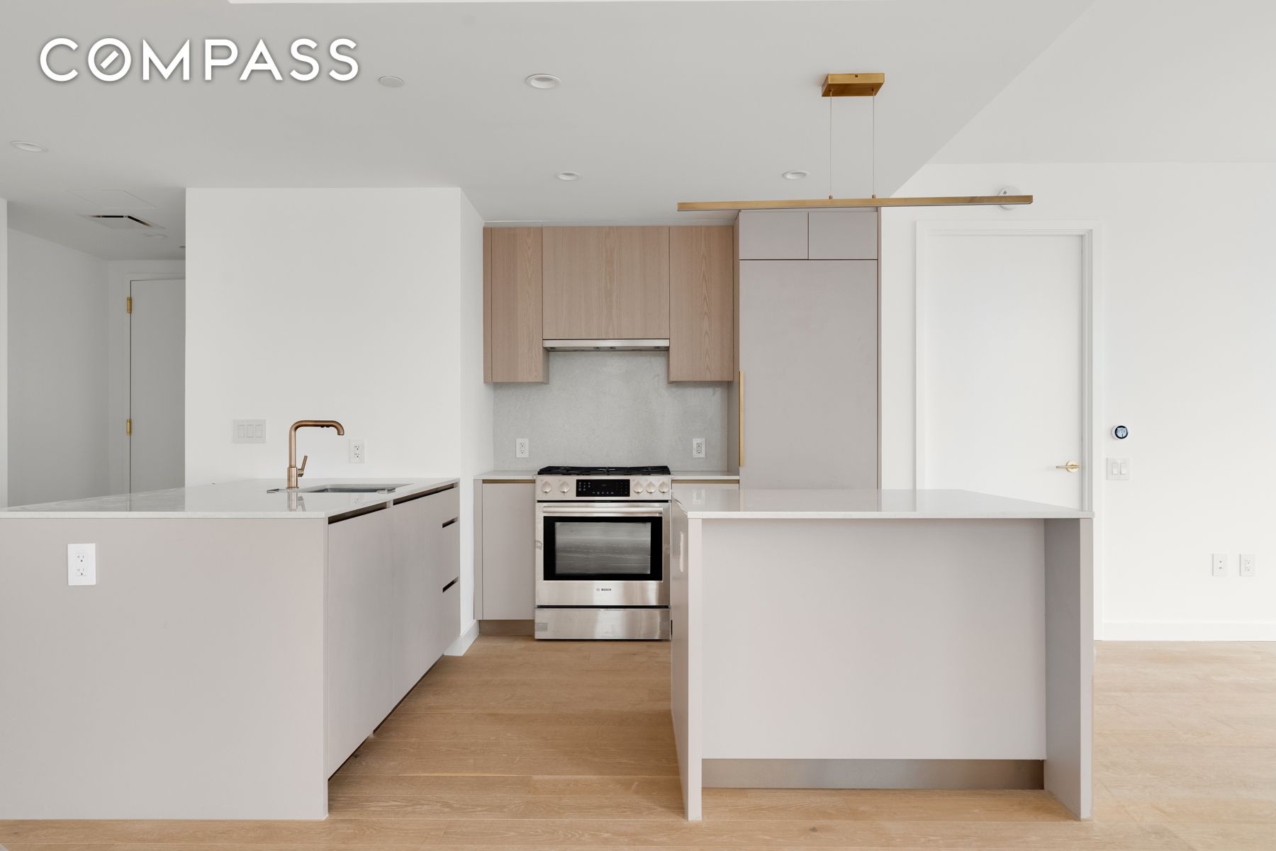 #6 photo, 3 Court Square, Long Island City , NY 11101