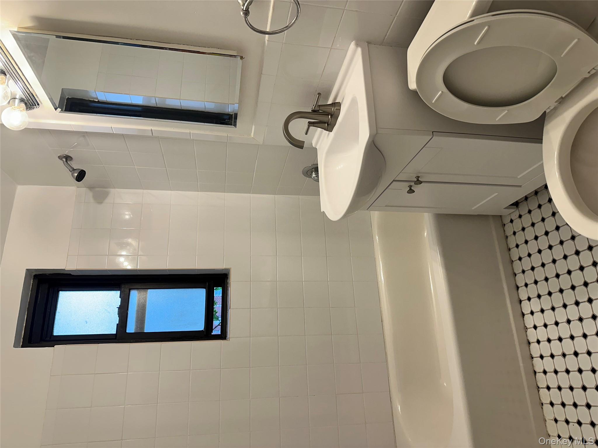 #10 photo, 150-25 72 Road, Куинс ‖ Flushing , NY 11367