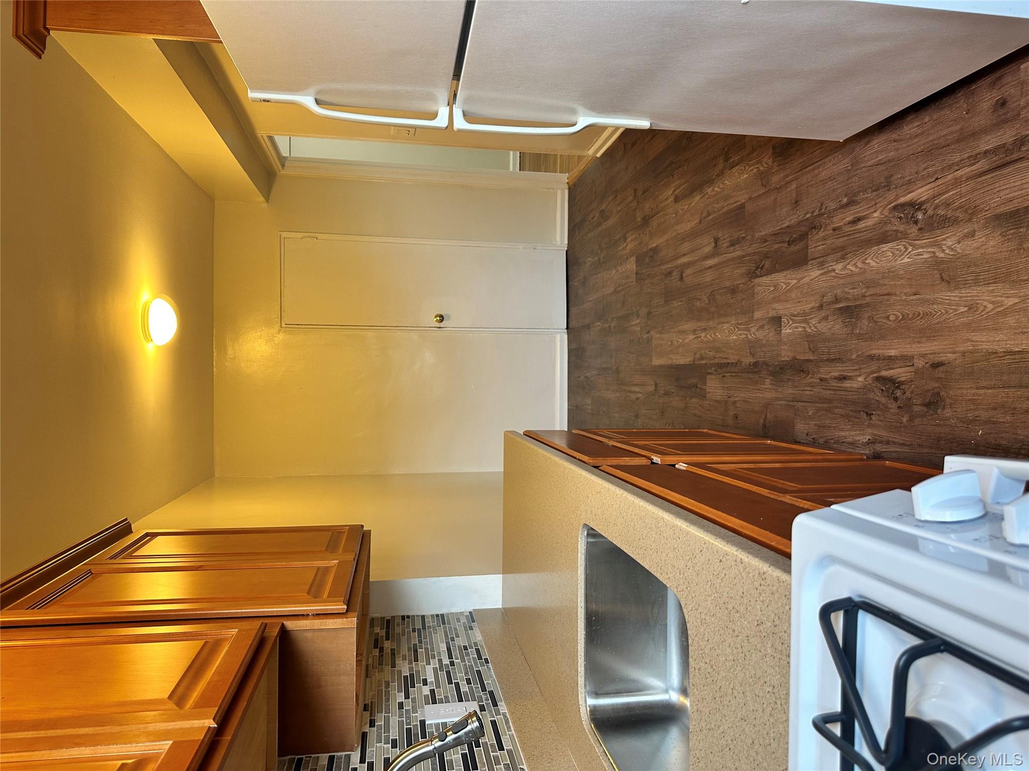 #4 photo, 150-25 72 Road, Куинс ‖ Flushing , NY 11367