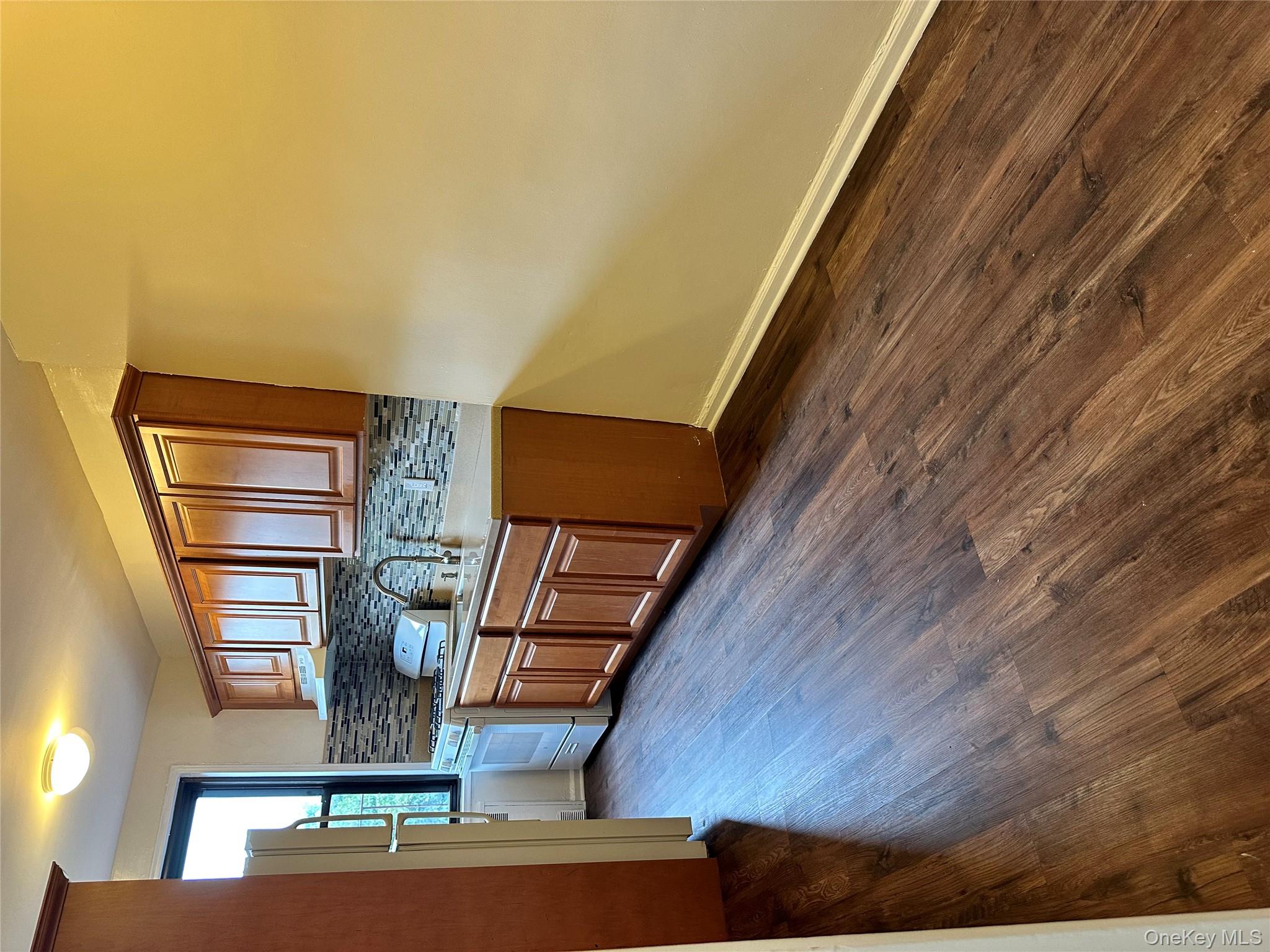 #6 photo, 150-25 72 Road, Куинс ‖ Flushing , NY 11367