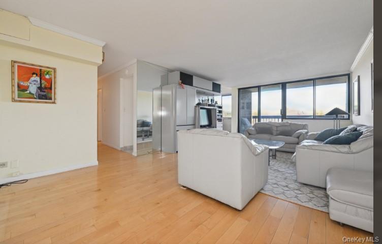 #3 photo, 1 BAY CLUB Drive, Куинс ‖ Bayside , NY 11360