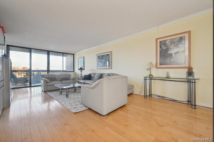 #4 photo, 1 BAY CLUB Drive, Куинс ‖ Bayside , NY 11360