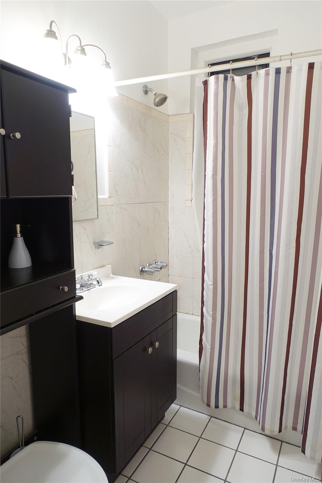 #9 photo, 62-64 Saunders Street, कुईंस Rego Park , NY 11374