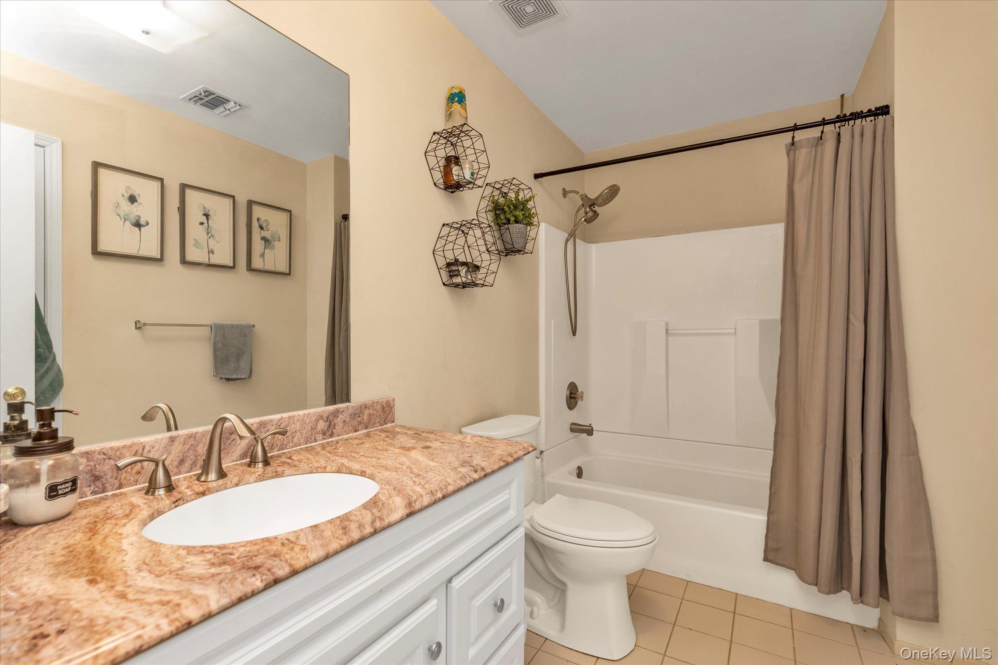 #13 photo, 1027 Jerusalem Avenue, Uniondale , NY 11553