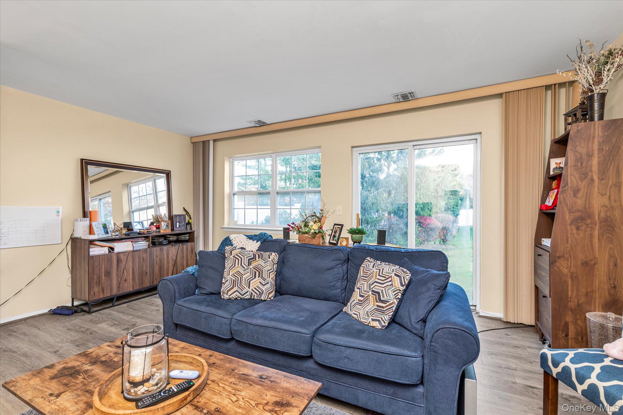 #4 photo, 1027 Jerusalem Avenue, Uniondale , NY 11553