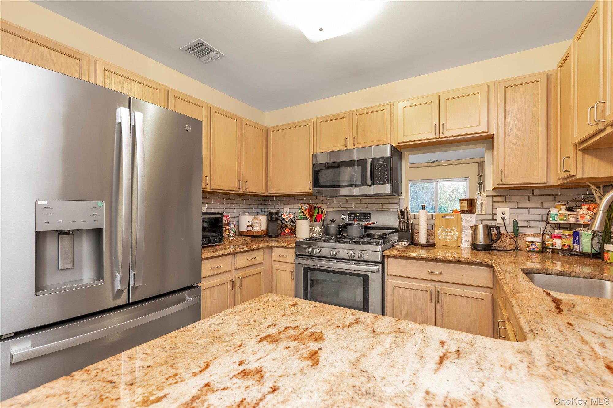 #6 photo, 1027 Jerusalem Avenue, Uniondale , NY 11553