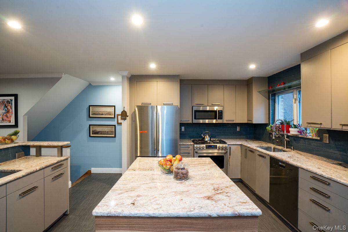 #5 photo, 3056 Independence Avenue, Bronx , NY 10463