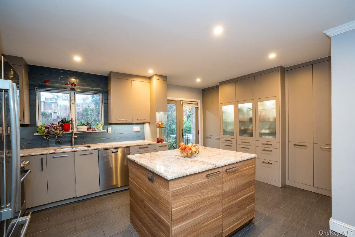 #7 photo, 3056 Independence Avenue, Bronx , NY 10463