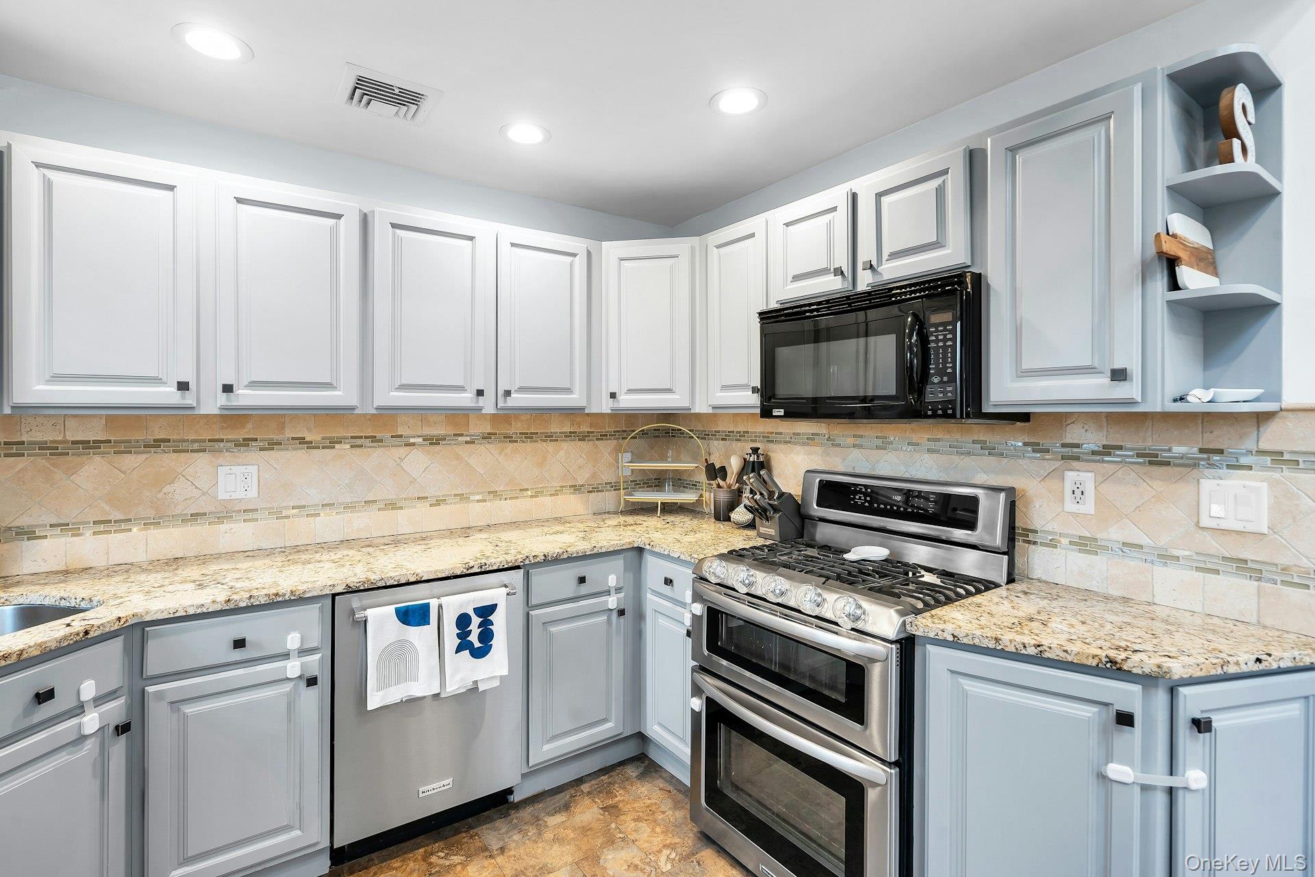 #3 photo, 300 Center Bay Drive, מחוז סאפוק West Islip , NY 11795