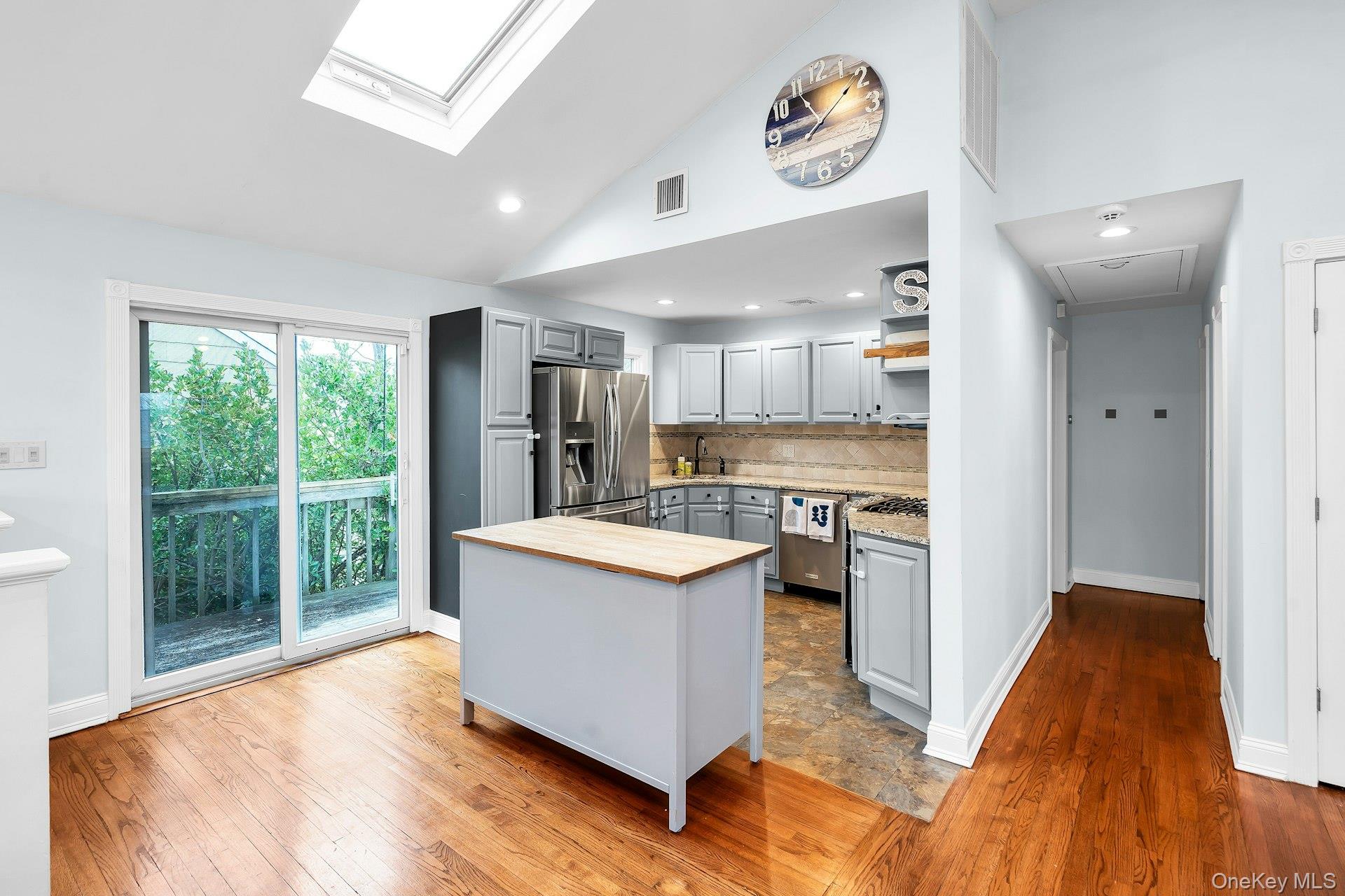 #7 photo, 300 Center Bay Drive, מחוז סאפוק West Islip , NY 11795