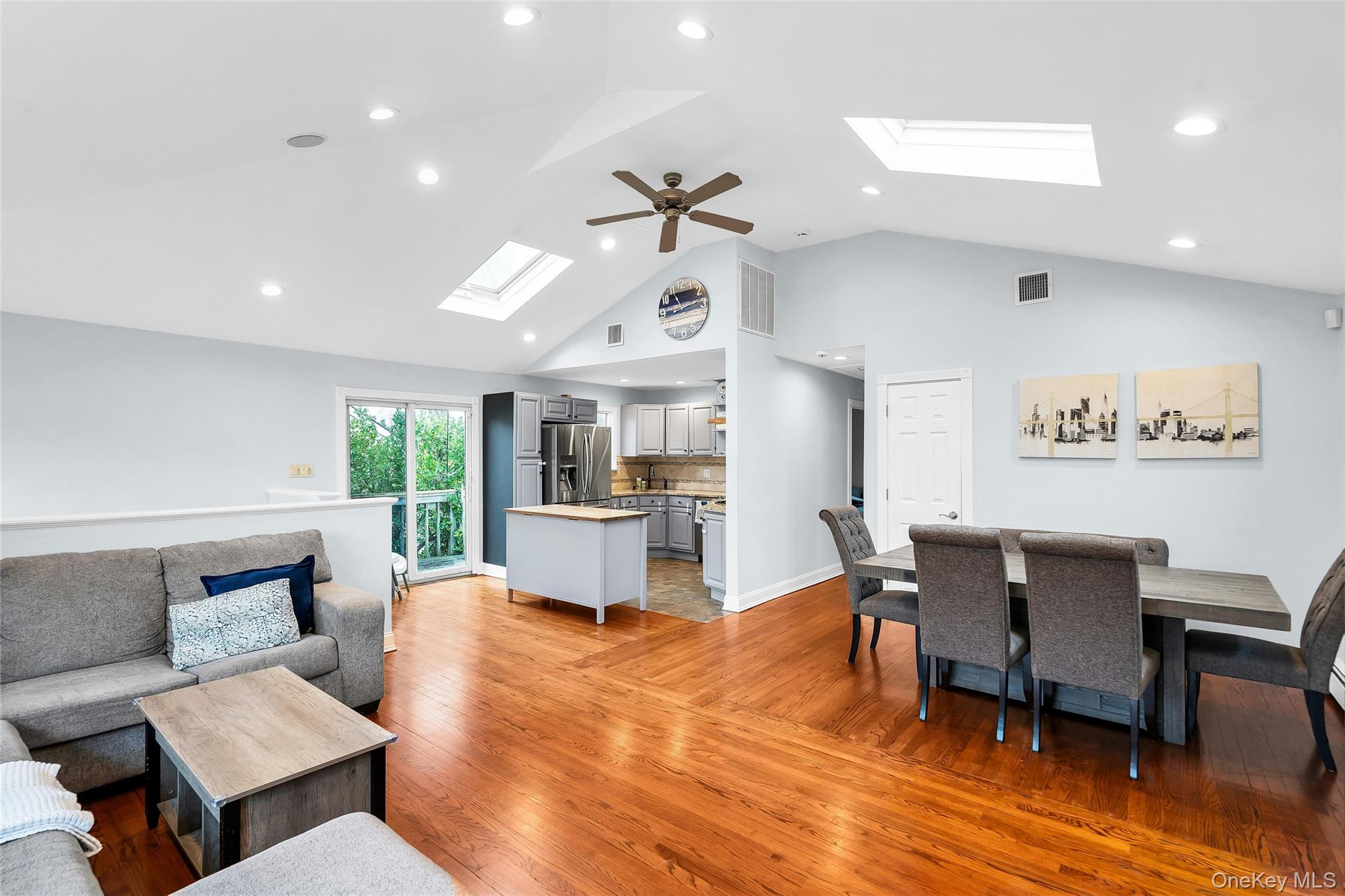 #8 photo, 300 Center Bay Drive, מחוז סאפוק West Islip , NY 11795